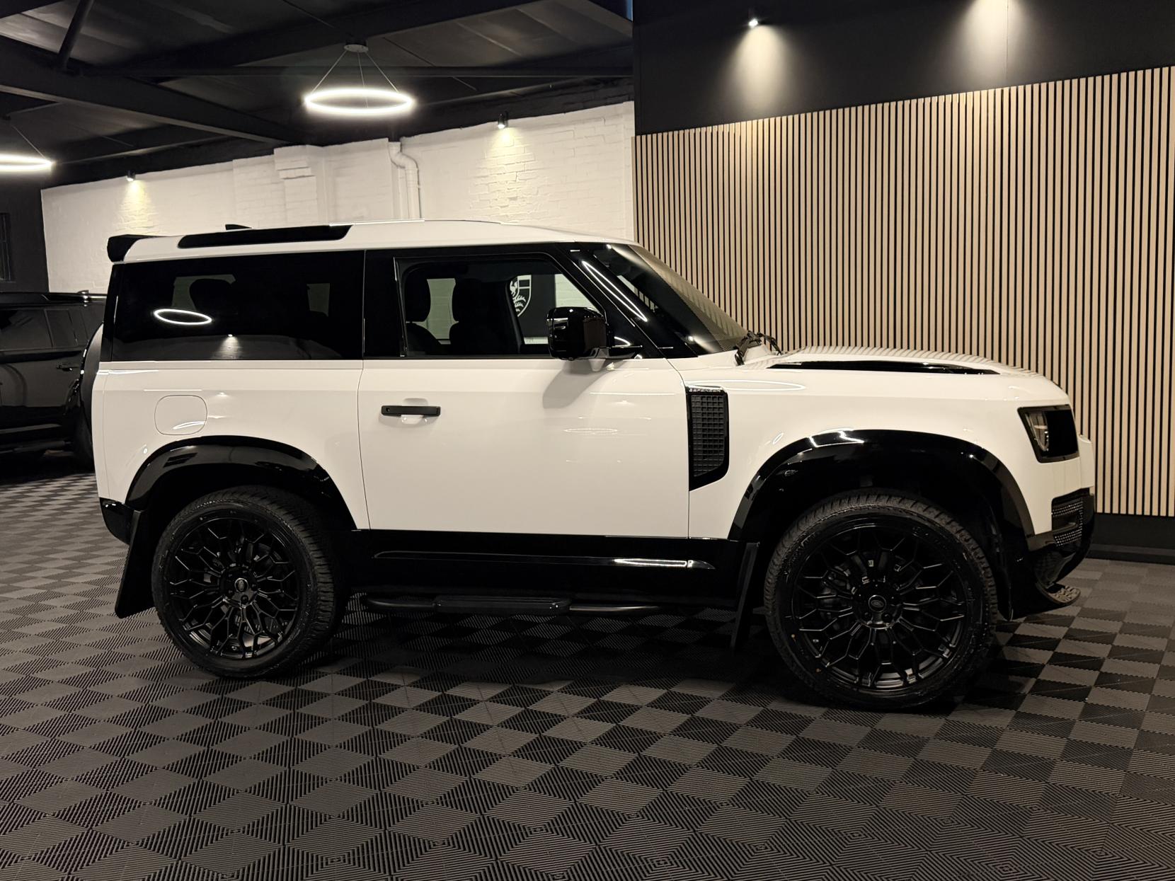 Land Rover Defender 90 3.0 D250 MHEV Hard Top SUV 3dr Diesel Auto 4WD SWB Euro 6 (s/s) (250 ps)