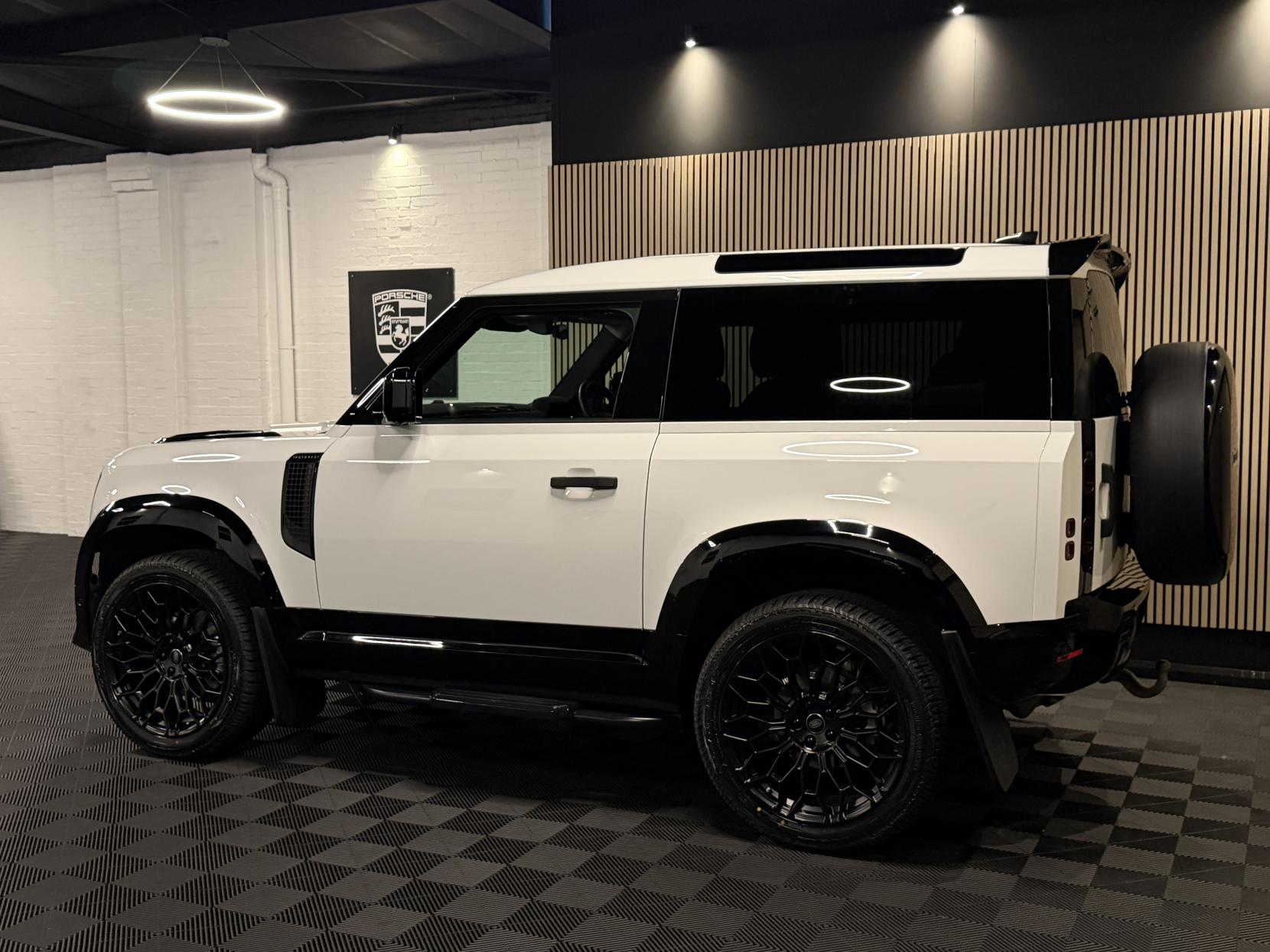 Land Rover Defender 90 3.0 D250 MHEV Hard Top SUV 3dr Diesel Auto 4WD SWB Euro 6 (s/s) (250 ps)