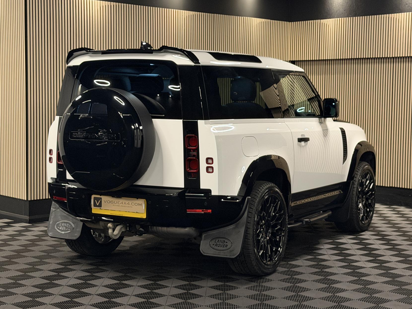 Land Rover Defender 90 3.0 D250 MHEV Hard Top SUV 3dr Diesel Auto 4WD SWB Euro 6 (s/s) (250 ps)