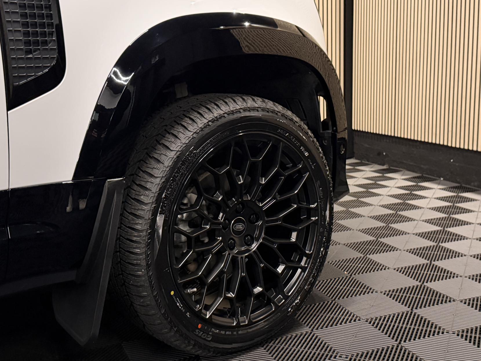 Land Rover Defender 90 3.0 D250 MHEV Hard Top SUV 3dr Diesel Auto 4WD SWB Euro 6 (s/s) (250 ps)