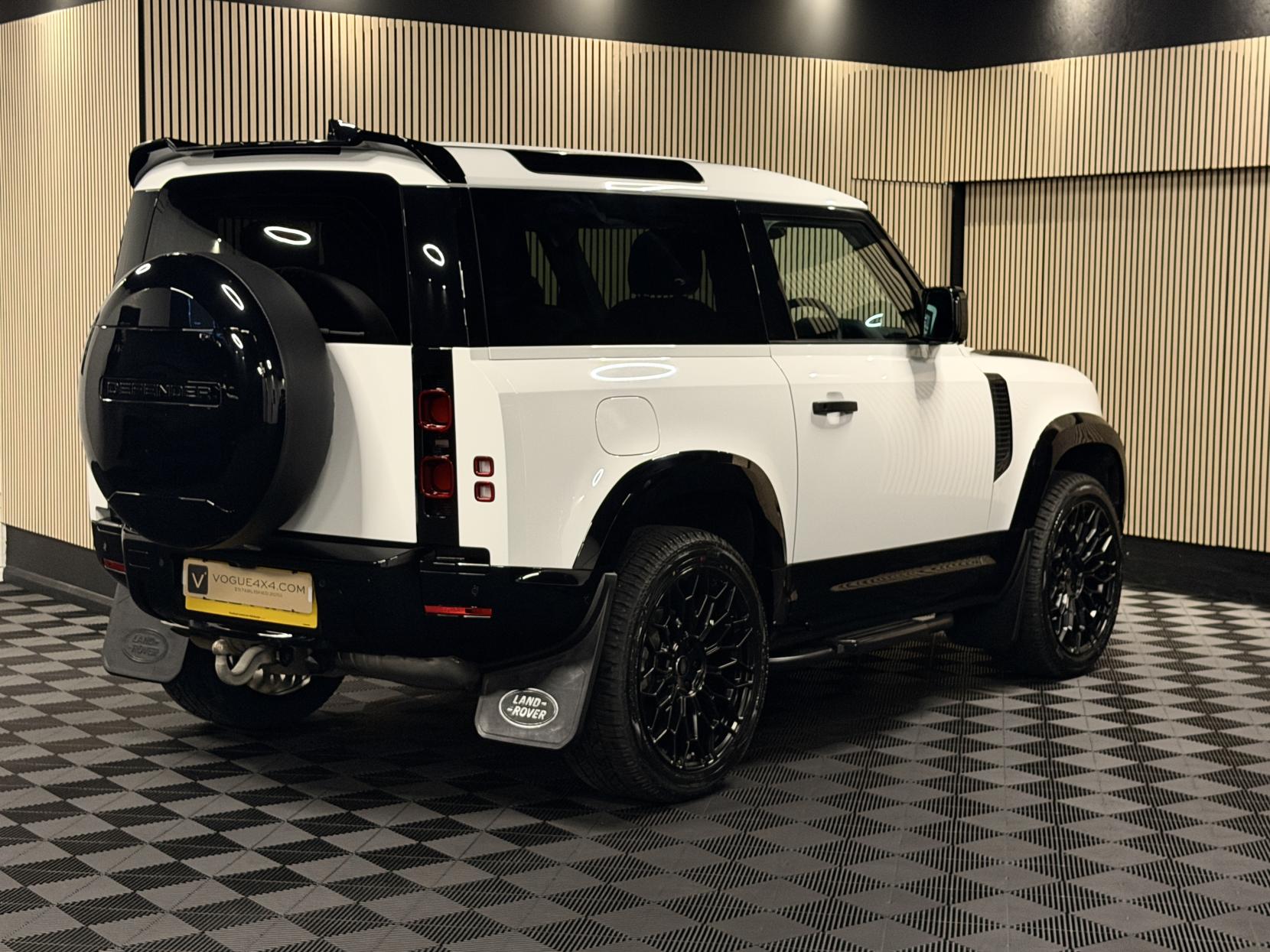Land Rover Defender 90 3.0 D250 MHEV Hard Top SUV 3dr Diesel Auto 4WD SWB Euro 6 (s/s) (250 ps)