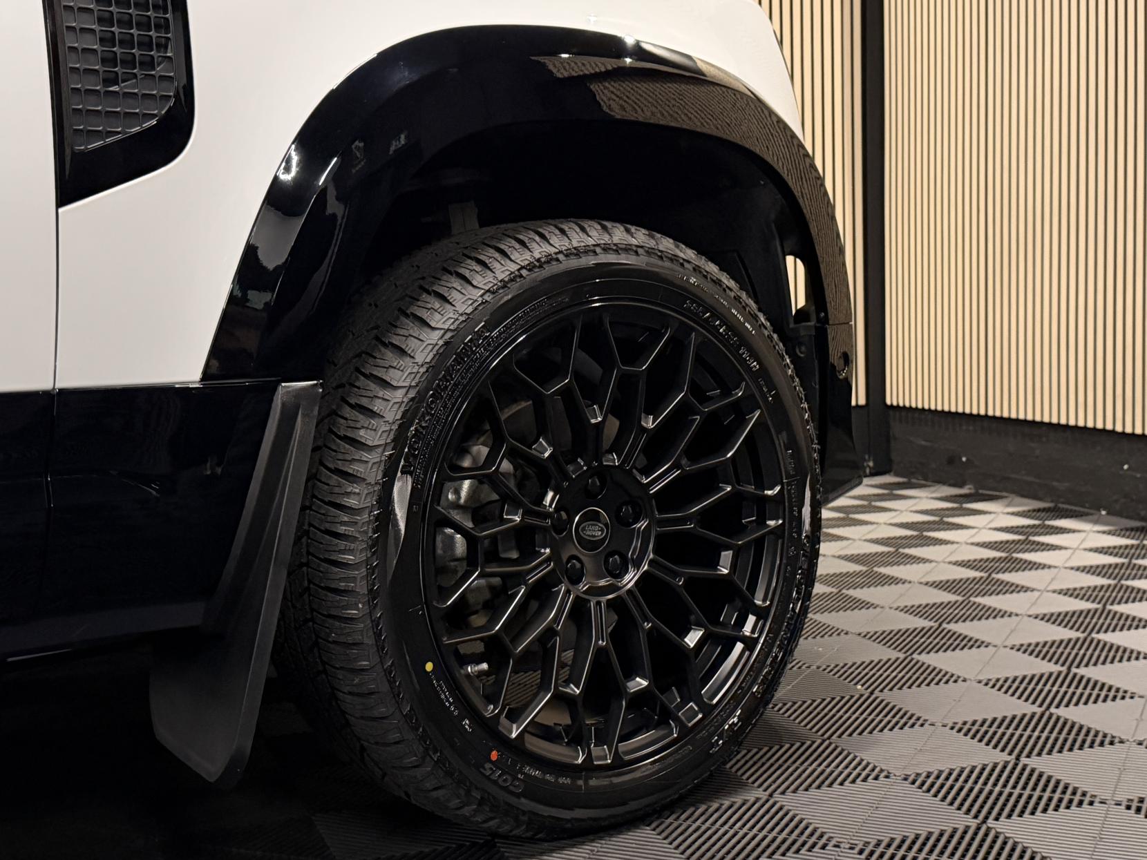 Land Rover Defender 90 3.0 D250 MHEV Hard Top SUV 3dr Diesel Auto 4WD SWB Euro 6 (s/s) (250 ps)