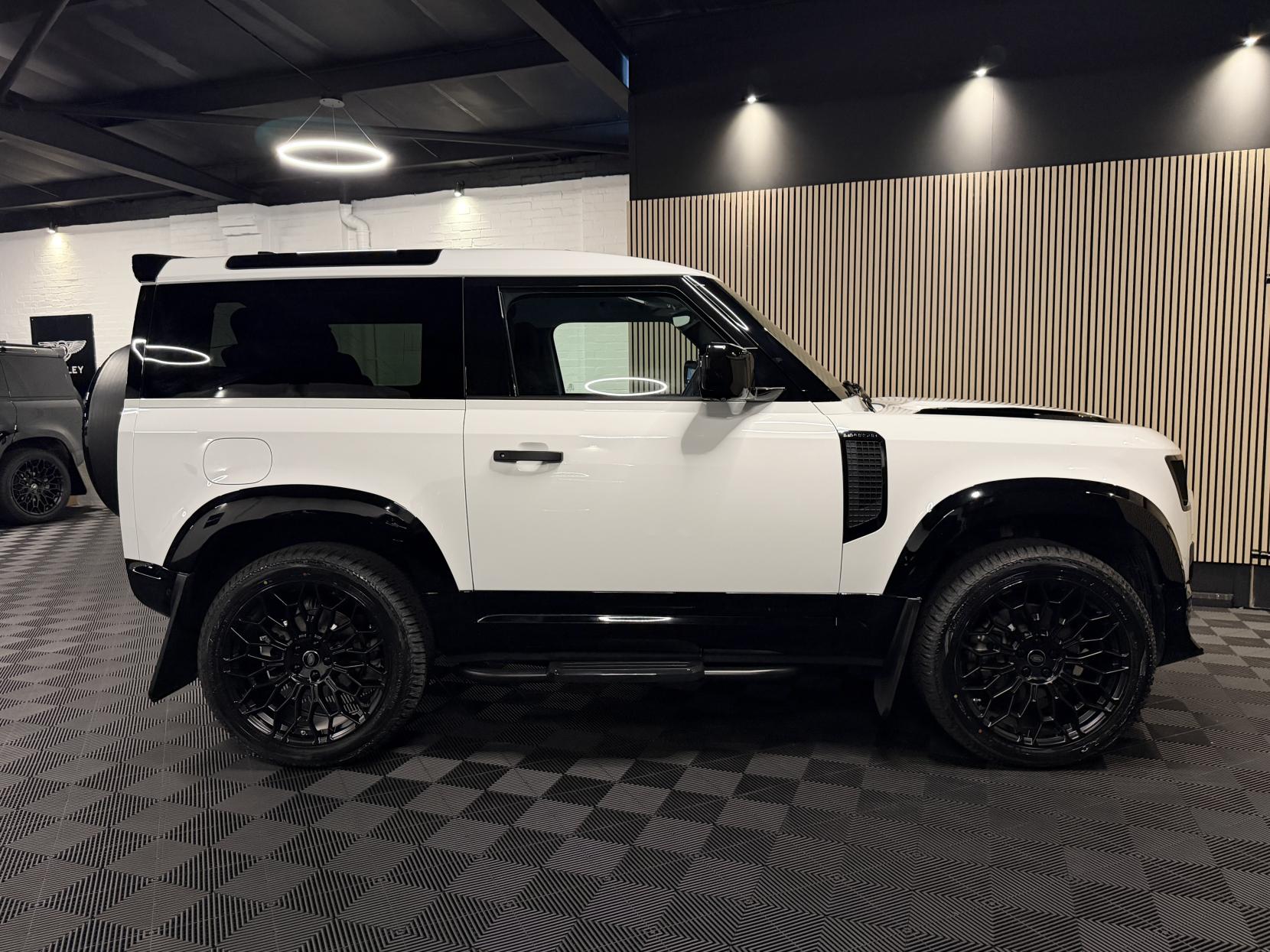 Land Rover Defender 90 3.0 D250 MHEV Hard Top SUV 3dr Diesel Auto 4WD SWB Euro 6 (s/s) (250 ps)