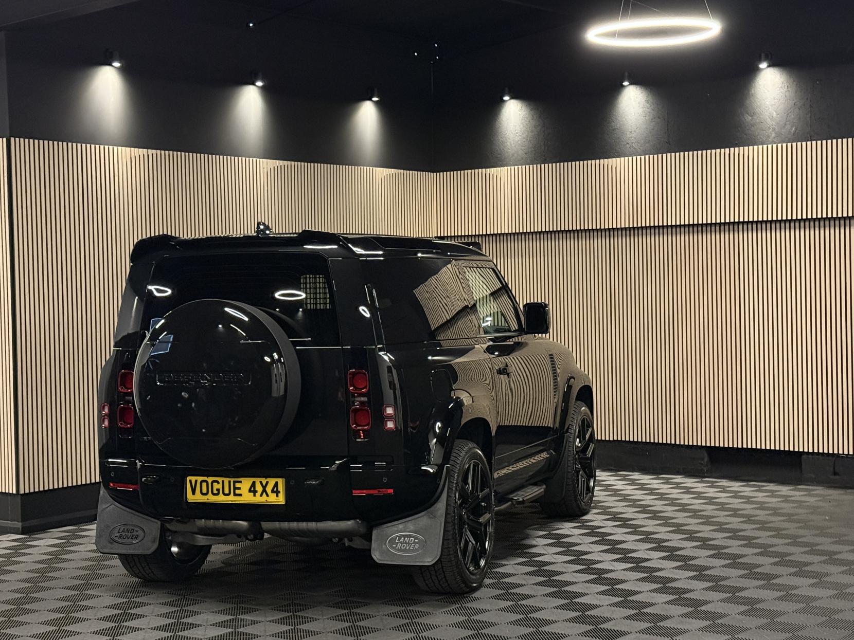 Land Rover Defender 90 3.0 D350 MHEV X-Dynamic HSE Hard Top SUV 3dr Diesel Auto 4WD SWB Euro 6 (s/s) (350 ps)