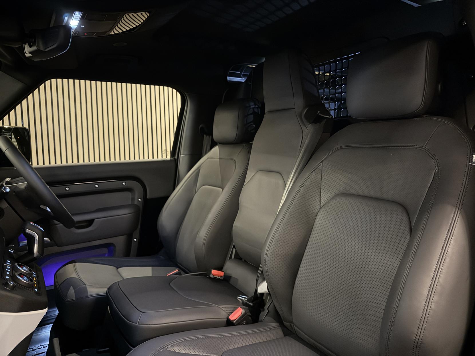 Land Rover Defender 90 3.0 D350 MHEV X-Dynamic HSE Hard Top SUV 3dr Diesel Auto 4WD SWB Euro 6 (s/s) (350 ps)