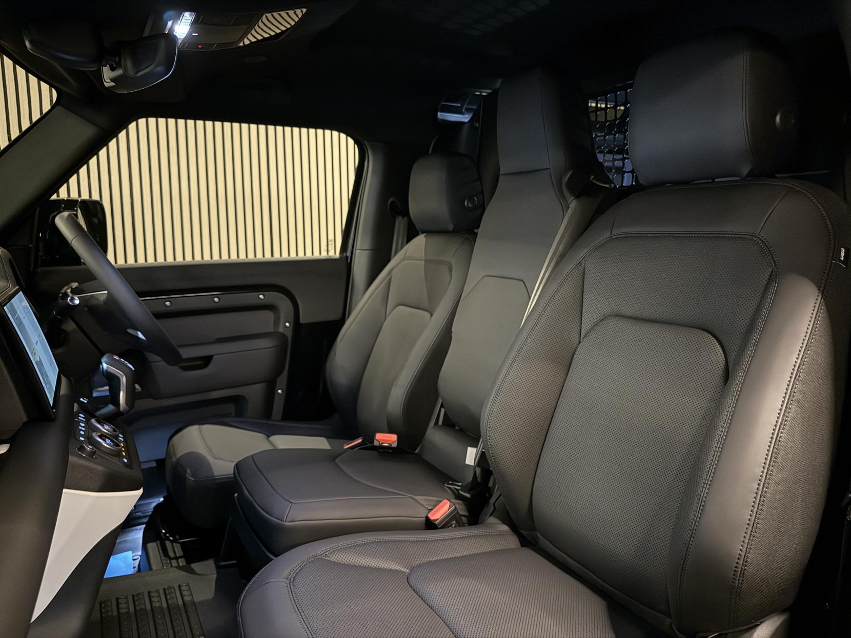 Land Rover Defender 90 3.0 D250 MHEV S Hard Top SUV 3dr Diesel Auto 4WD SWB Euro 6 (s/s) (249 ps)