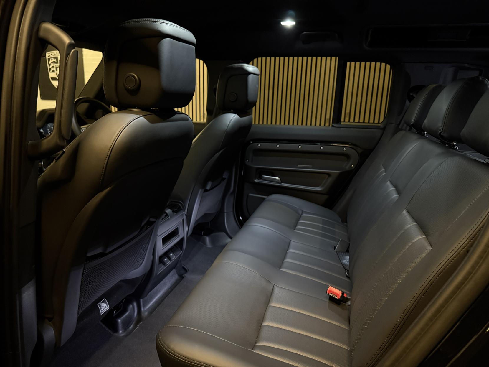 Land Rover Defender 110 3.0 D250 MHEV HSE Hard Top SUV 5dr Diesel Auto 4WD MWB Euro 6 (s/s) (250 ps)
