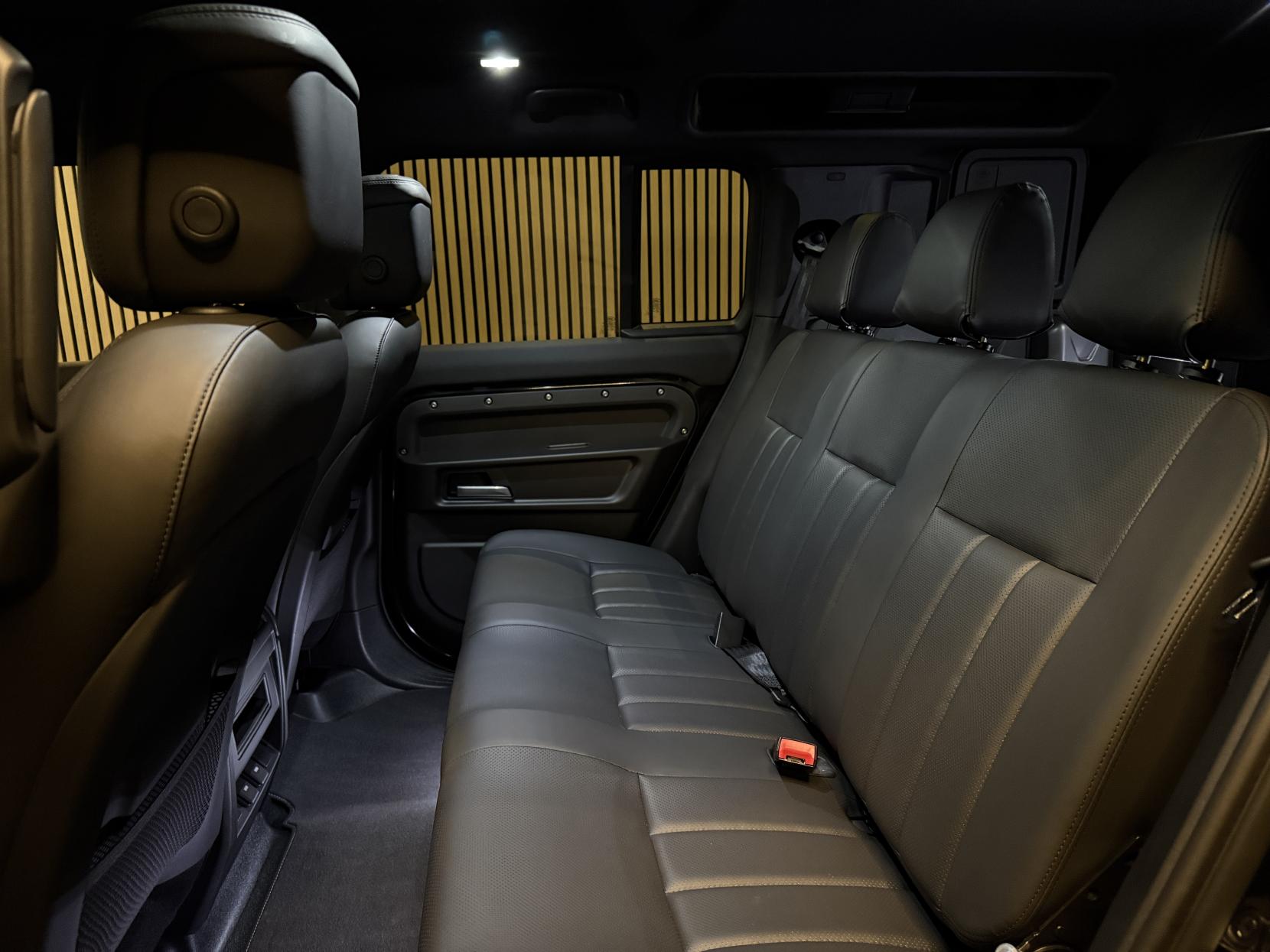 Land Rover Defender 110 3.0 D250 MHEV HSE Hard Top SUV 5dr Diesel Auto 4WD MWB Euro 6 (s/s) (250 ps)