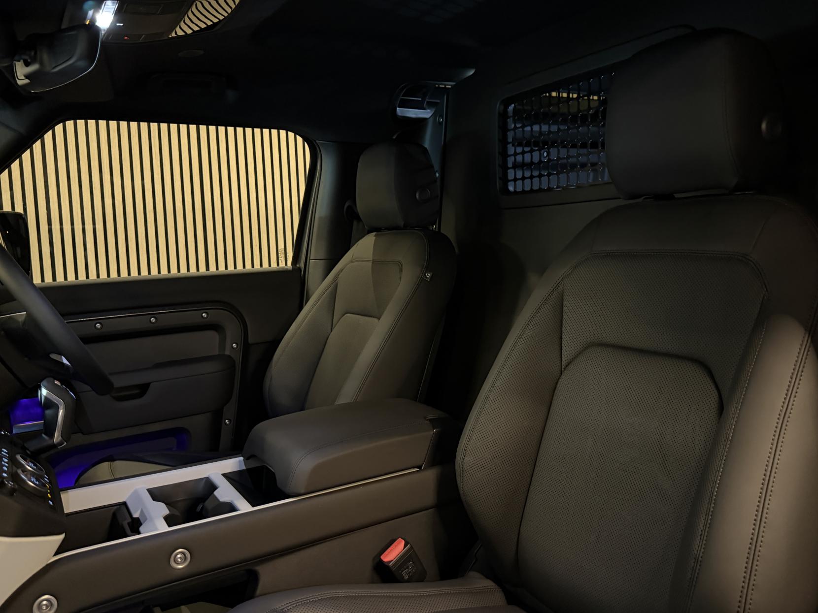 Land Rover Defender 90 3.0 D250 MHEV X-Dynamic SE Hard Top SUV 3dr Diesel Auto 4WD SWB Euro 6 (s/s) (249 ps)