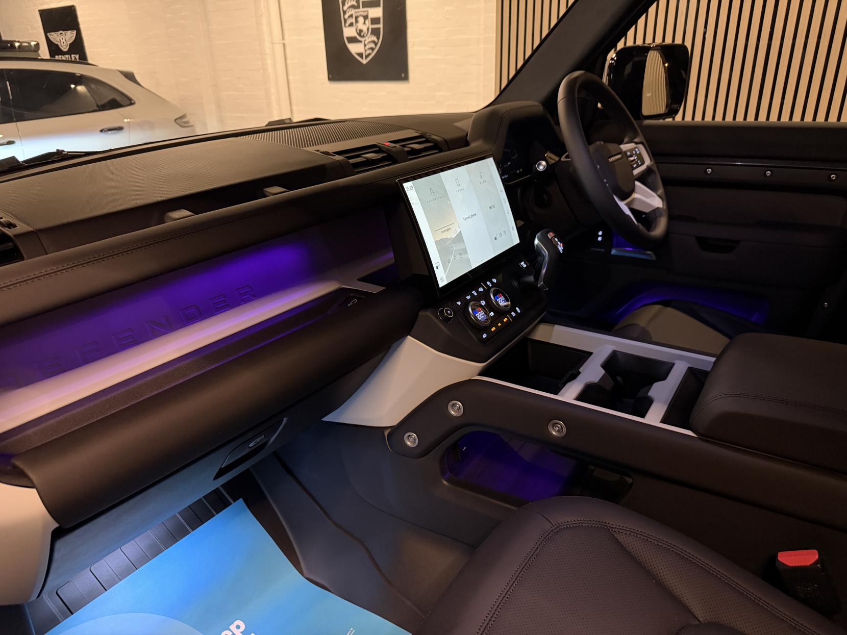 Land Rover Defender 90 3.0 D250 MHEV X-Dynamic SE Hard Top SUV 3dr Diesel Auto 4WD SWB Euro 6 (s/s) (249 ps)