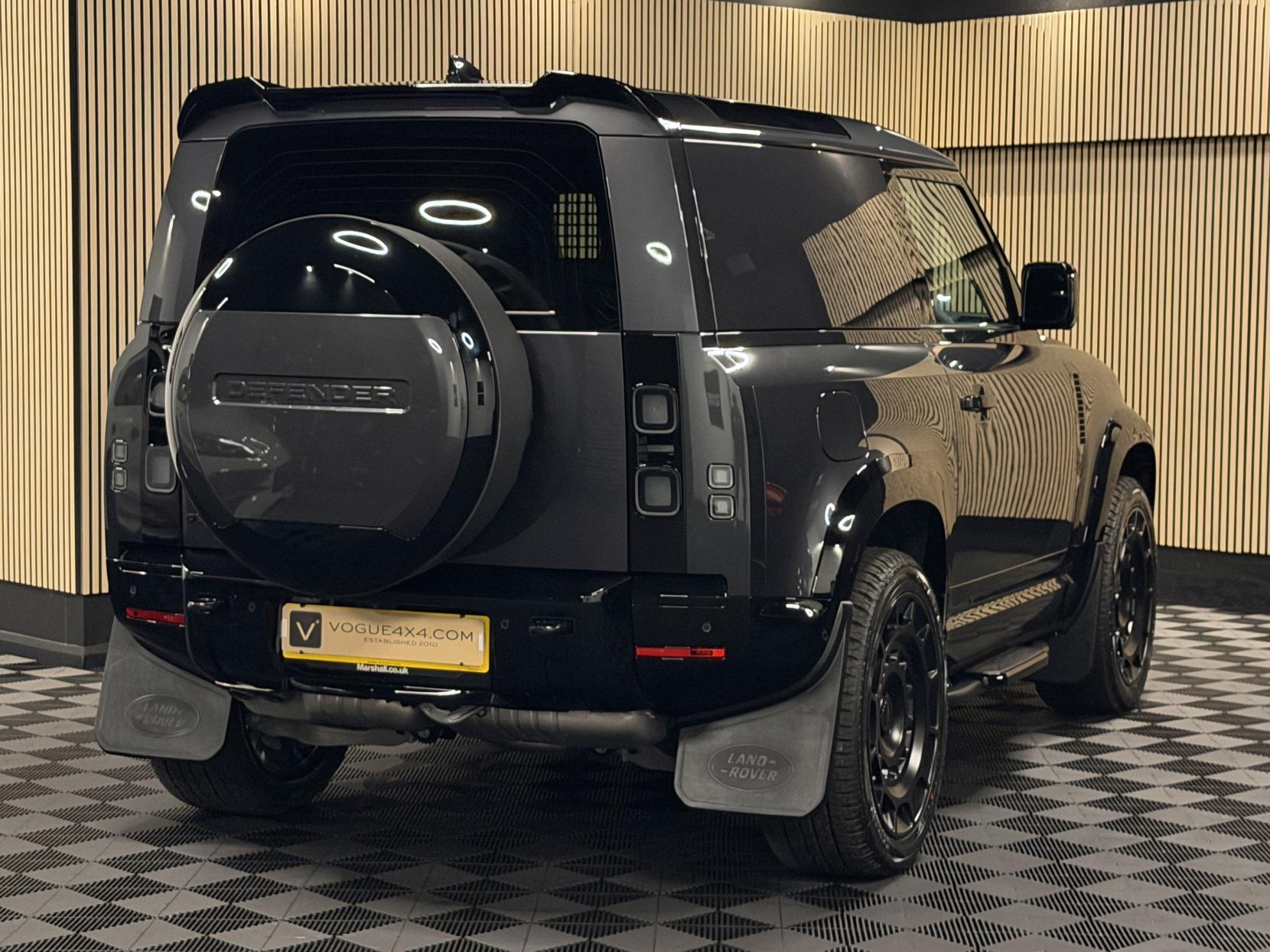 Land Rover Defender 90 3.0 D250 MHEV X-Dynamic SE Hard Top SUV 3dr Diesel Auto 4WD SWB Euro 6 (s/s) (249 ps)