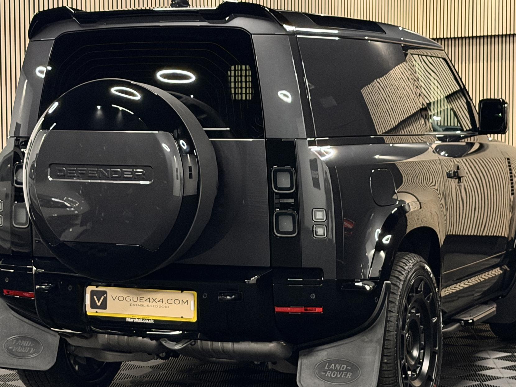 Land Rover Defender 90 3.0 D250 MHEV X-Dynamic SE Hard Top SUV 3dr Diesel Auto 4WD SWB Euro 6 (s/s) (249 ps)