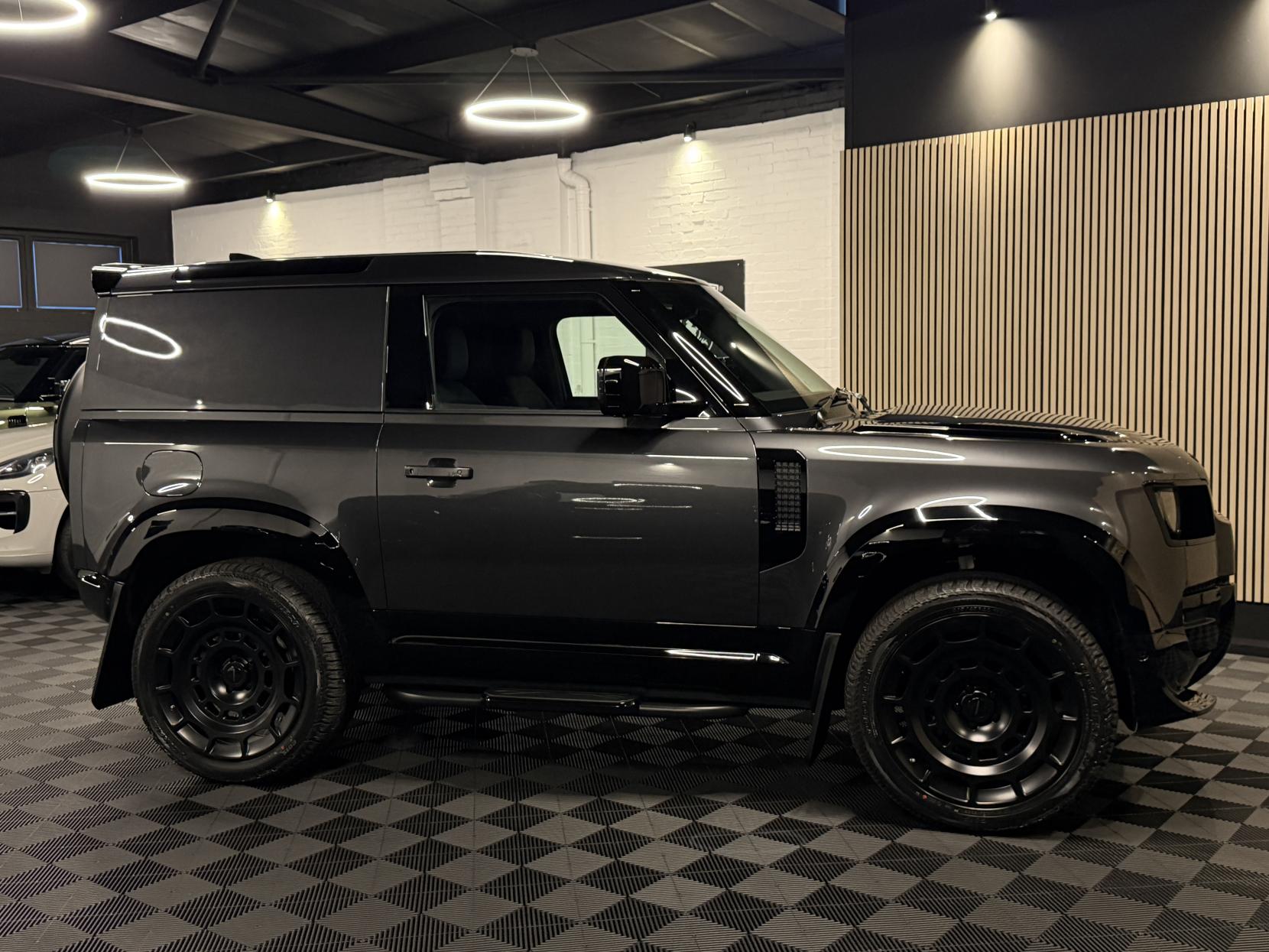 Land Rover Defender 90 3.0 D250 MHEV X-Dynamic SE Hard Top SUV 3dr Diesel Auto 4WD SWB Euro 6 (s/s) (249 ps)