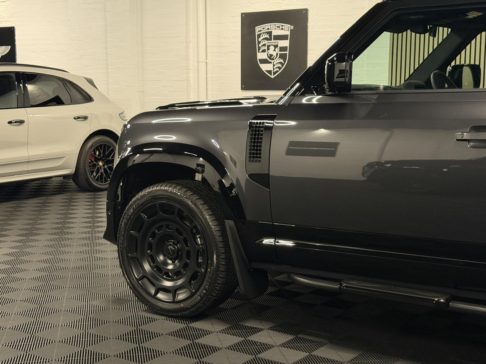 Land Rover Defender 90 3.0 D250 MHEV X-Dynamic SE Hard Top SUV 3dr Diesel Auto 4WD SWB Euro 6 (s/s) (249 ps)