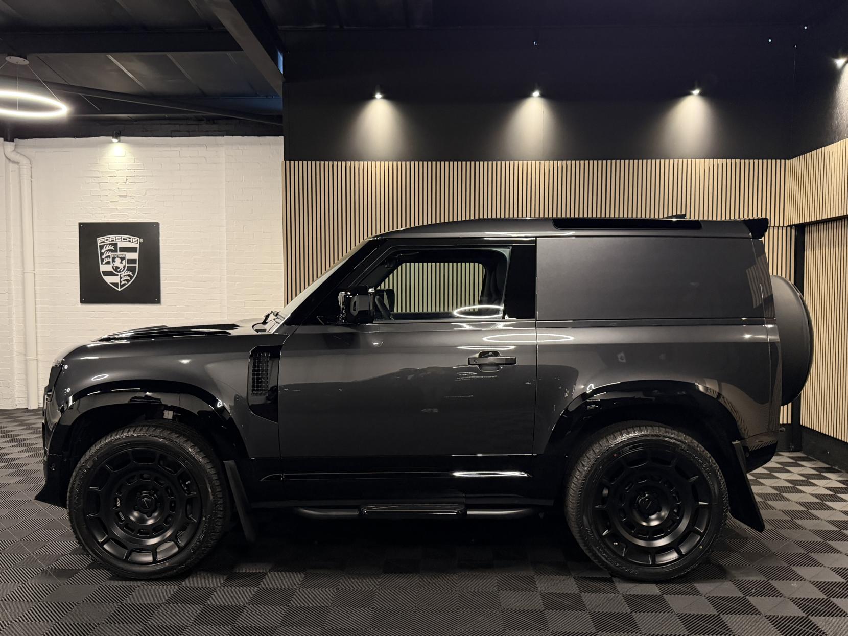 Land Rover Defender 90 3.0 D250 MHEV X-Dynamic SE Hard Top SUV 3dr Diesel Auto 4WD SWB Euro 6 (s/s) (249 ps)