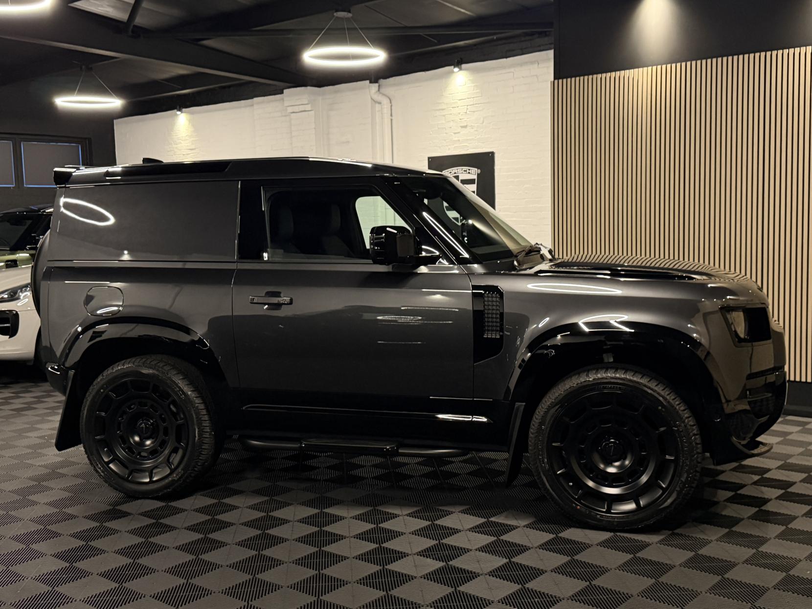 Land Rover Defender 90 3.0 D250 MHEV X-Dynamic SE Hard Top SUV 3dr Diesel Auto 4WD SWB Euro 6 (s/s) (249 ps)