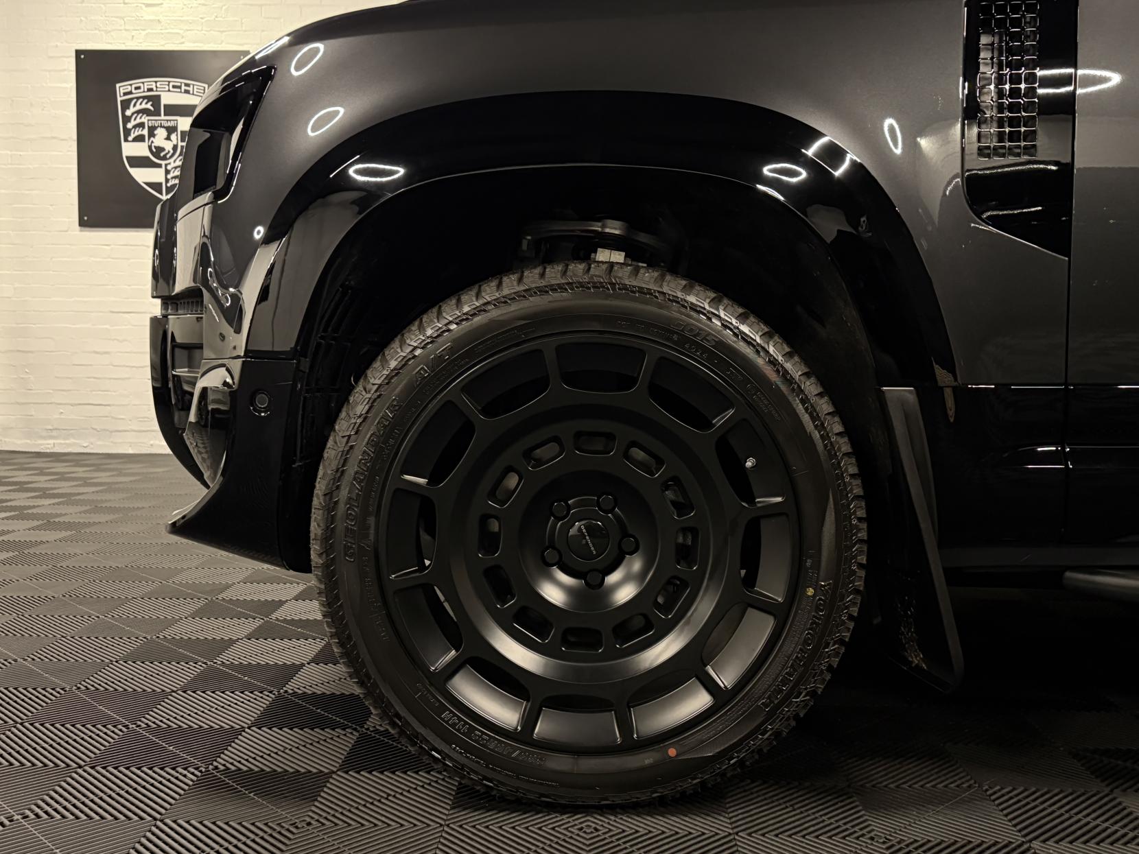 Land Rover Defender 90 3.0 D250 MHEV X-Dynamic SE Hard Top SUV 3dr Diesel Auto 4WD SWB Euro 6 (s/s) (249 ps)