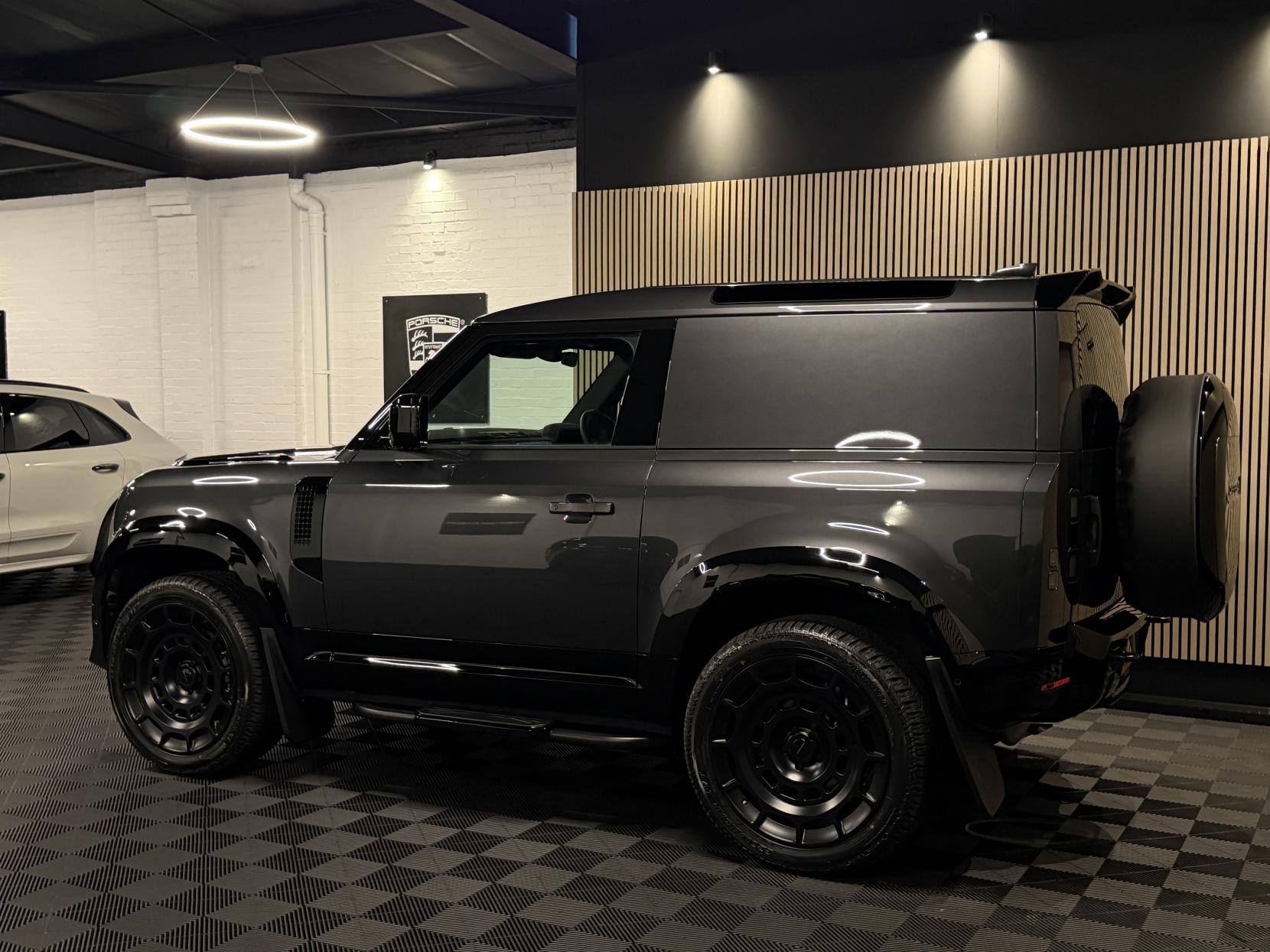 Land Rover Defender 90 3.0 D250 MHEV X-Dynamic SE Hard Top SUV 3dr Diesel Auto 4WD SWB Euro 6 (s/s) (249 ps)