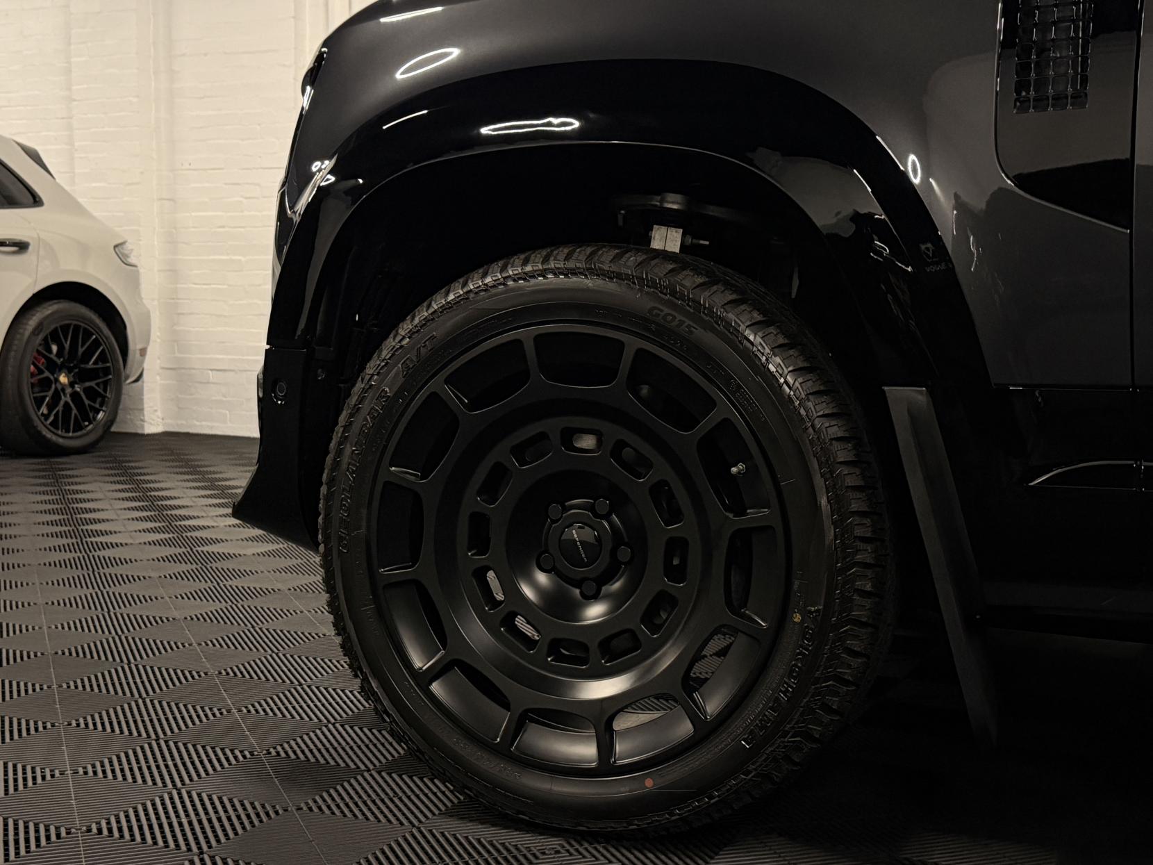 Land Rover Defender 90 3.0 D250 MHEV X-Dynamic SE Hard Top SUV 3dr Diesel Auto 4WD SWB Euro 6 (s/s) (249 ps)