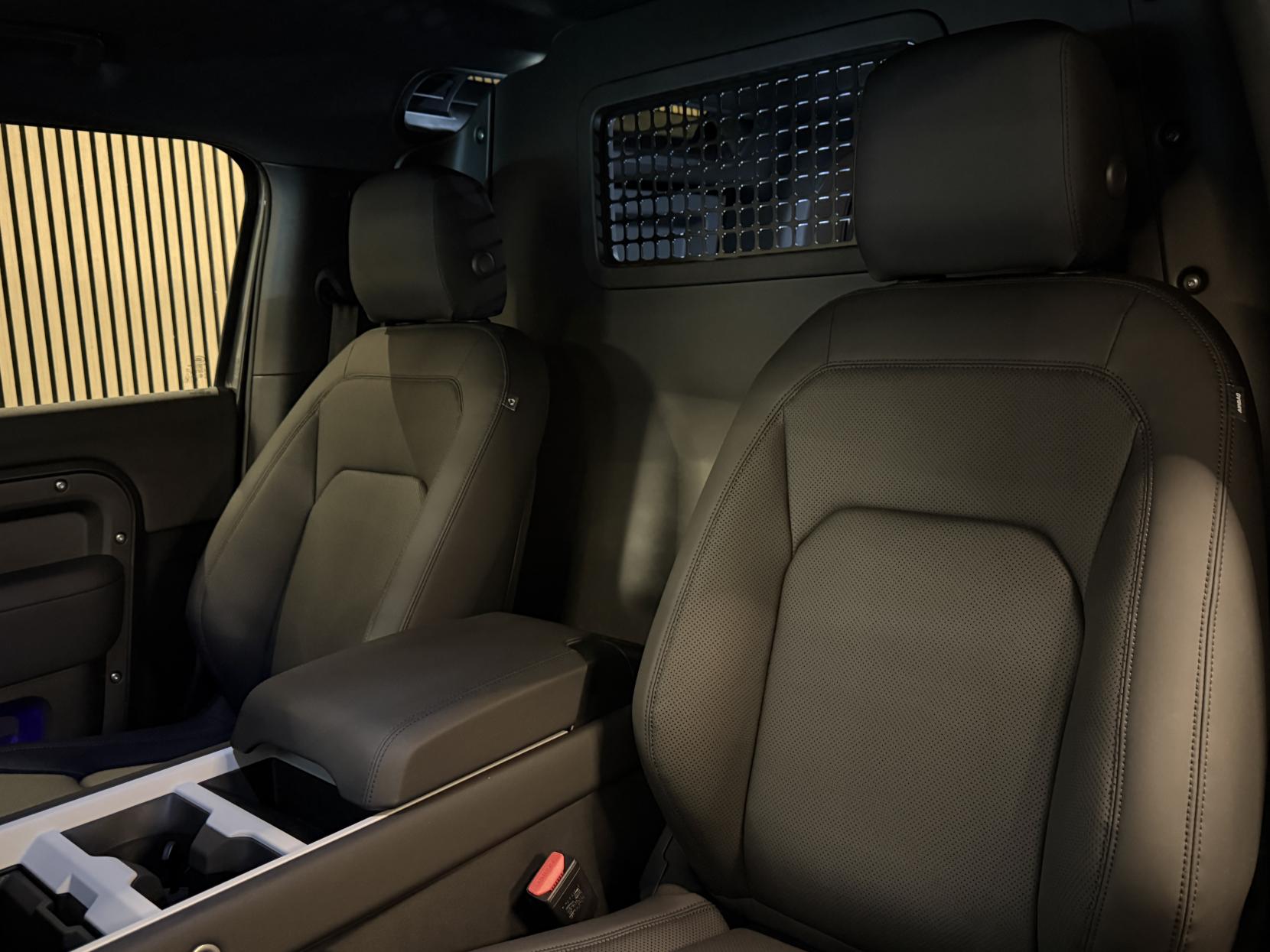 Land Rover Defender 90 3.0 D250 MHEV X-Dynamic SE Hard Top SUV 3dr Diesel Auto 4WD SWB Euro 6 (s/s) (249 ps)