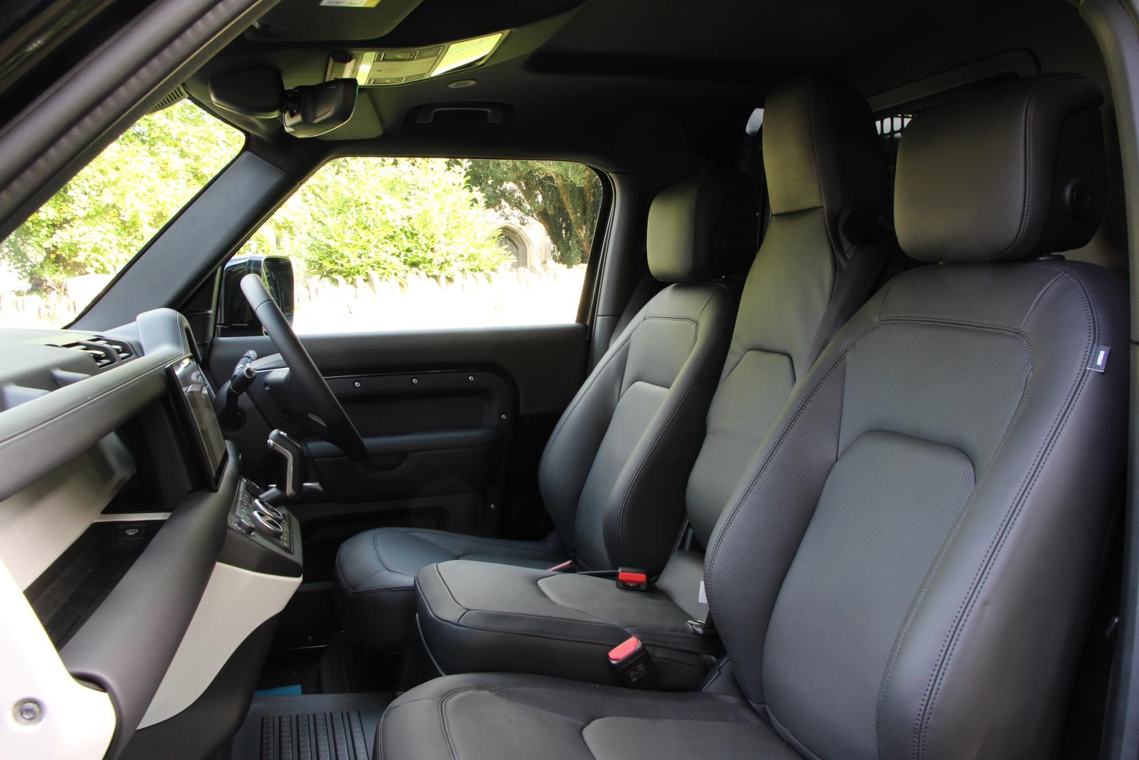 Land Rover Defender 90 3.0 D250 MHEV X-Dynamic HSE Hard Top SUV 3dr Diesel Auto 4WD SWB Euro 6 (s/s) (250 ps)