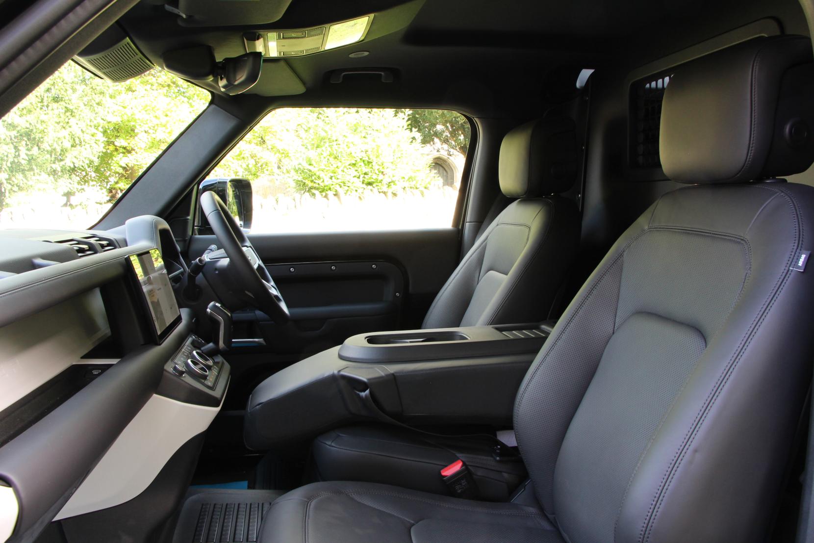 Land Rover Defender 90 3.0 D250 MHEV X-Dynamic HSE Hard Top SUV 3dr Diesel Auto 4WD SWB Euro 6 (s/s) (250 ps)