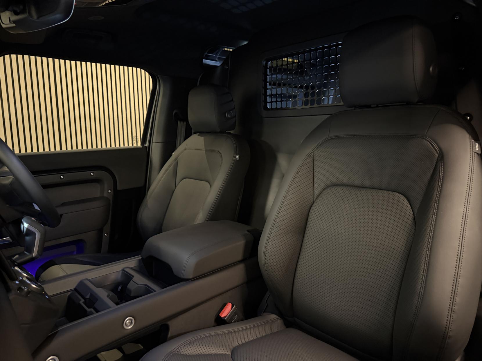 Land Rover Defender 90 3.0 D250 MHEV X-Dynamic SE Hard Top SUV 3dr Diesel Auto 4WD SWB Euro 6 (s/s) (249 ps)