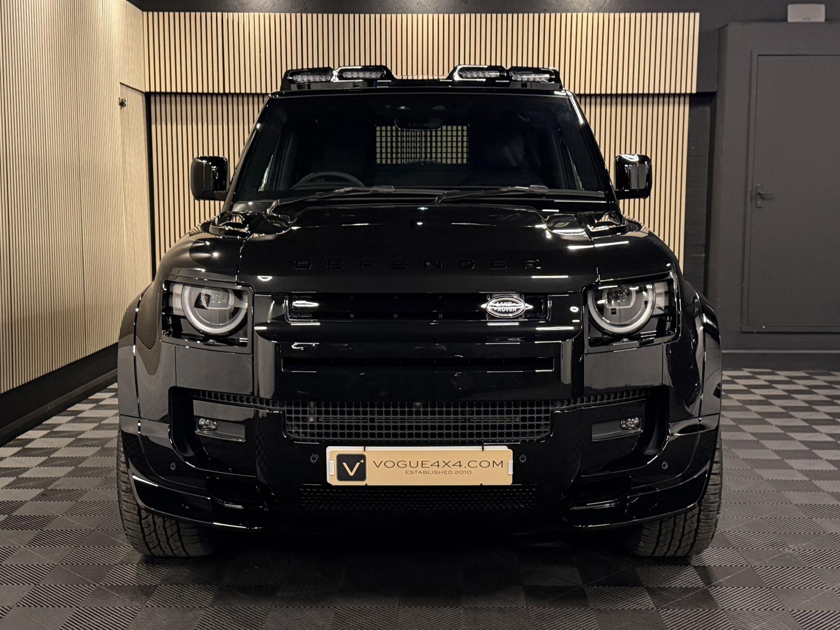 Land Rover Defender 90 3.0 D250 MHEV X-Dynamic SE Hard Top SUV 3dr Diesel Auto 4WD SWB Euro 6 (s/s) (249 ps)