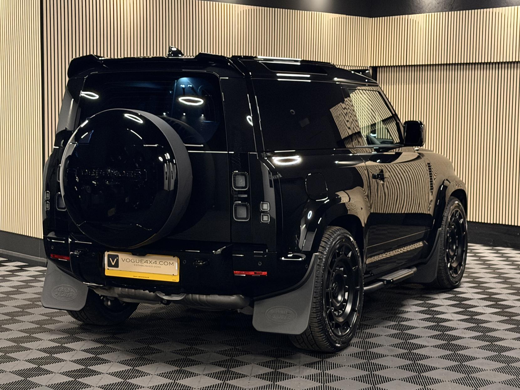 Land Rover Defender 90 3.0 D250 MHEV X-Dynamic SE Hard Top SUV 3dr Diesel Auto 4WD SWB Euro 6 (s/s) (249 ps)