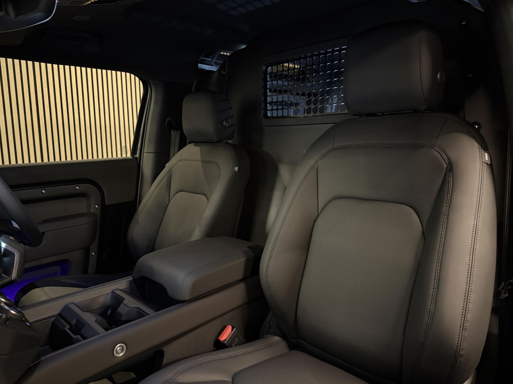 Land Rover Defender 90 3.0 D250 MHEV X-Dynamic SE Hard Top SUV 3dr Diesel Auto 4WD SWB Euro 6 (s/s) (249 ps)