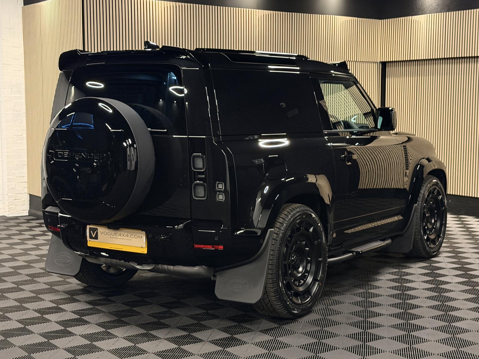 Land Rover Defender 90 3.0 D250 MHEV X-Dynamic SE Hard Top SUV 3dr Diesel Auto 4WD SWB Euro 6 (s/s) (249 ps)