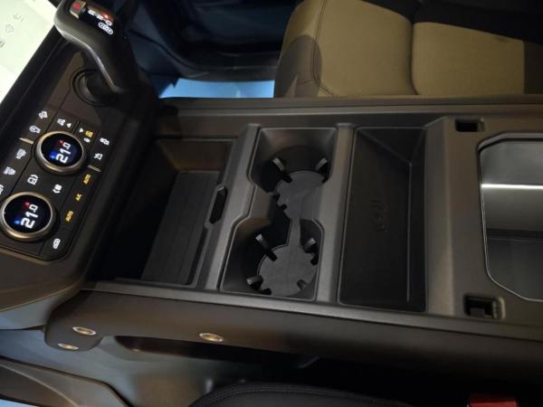 Land Rover Defender 90 3.0 D250 MHEV X-Dynamic SE Hard Top SUV 3dr Diesel Auto 4WD SWB Euro 6 (s/s) (249 ps)