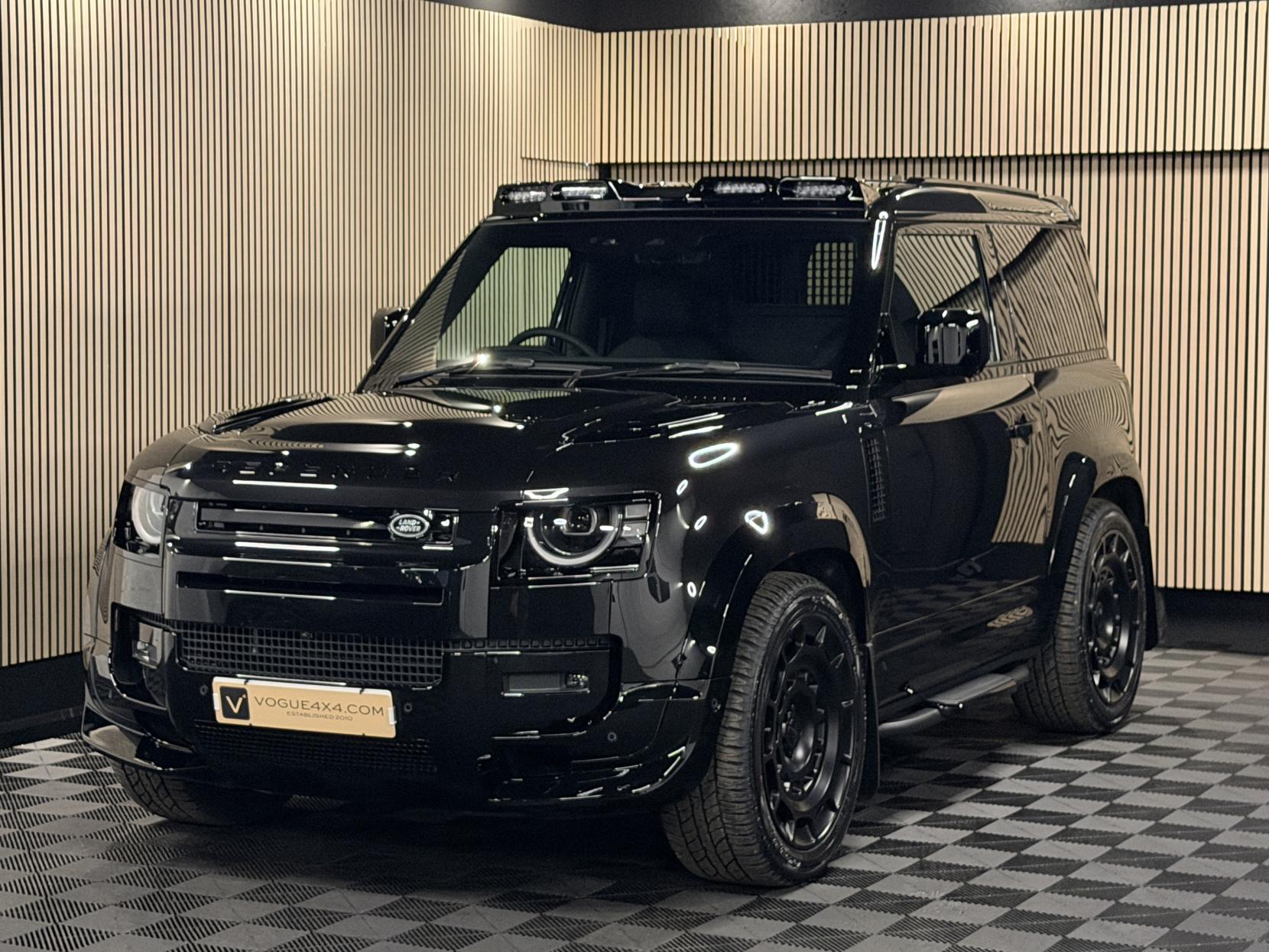 Land Rover Defender 90 3.0 D250 MHEV X-Dynamic SE Hard Top SUV 3dr Diesel Auto 4WD SWB Euro 6 (s/s) (249 ps)