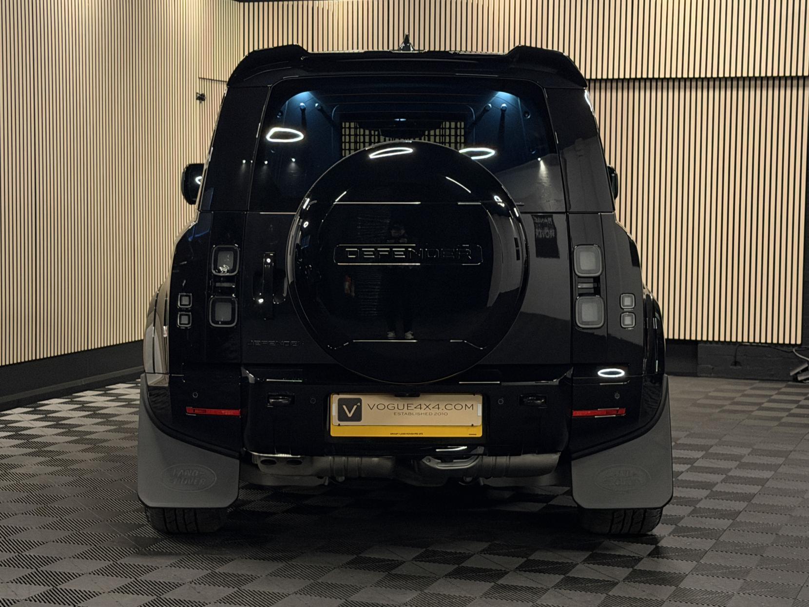 Land Rover Defender 90 3.0 D250 MHEV X-Dynamic SE Hard Top SUV 3dr Diesel Auto 4WD SWB Euro 6 (s/s) (249 ps)