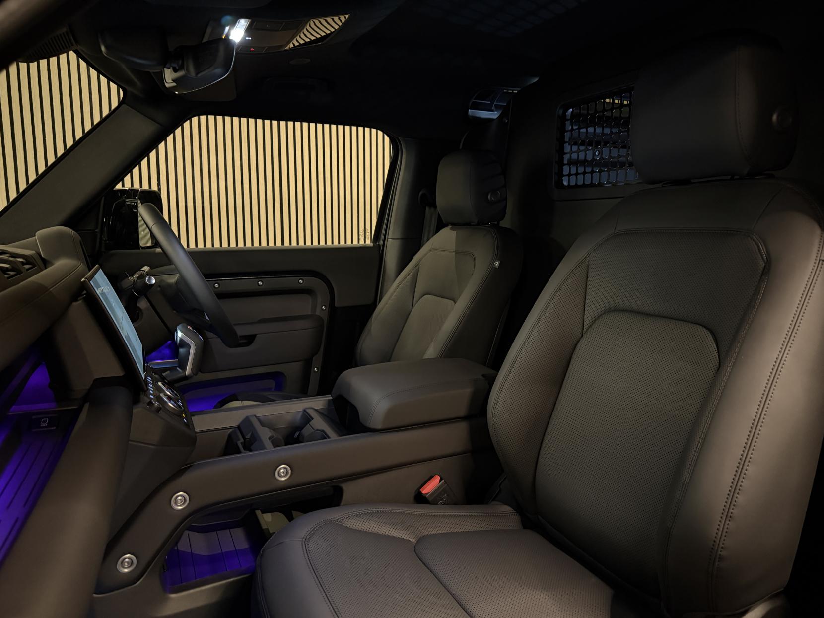 Land Rover Defender 90 3.0 D250 MHEV X-Dynamic SE Hard Top SUV 3dr Diesel Auto 4WD SWB Euro 6 (s/s) (249 ps)