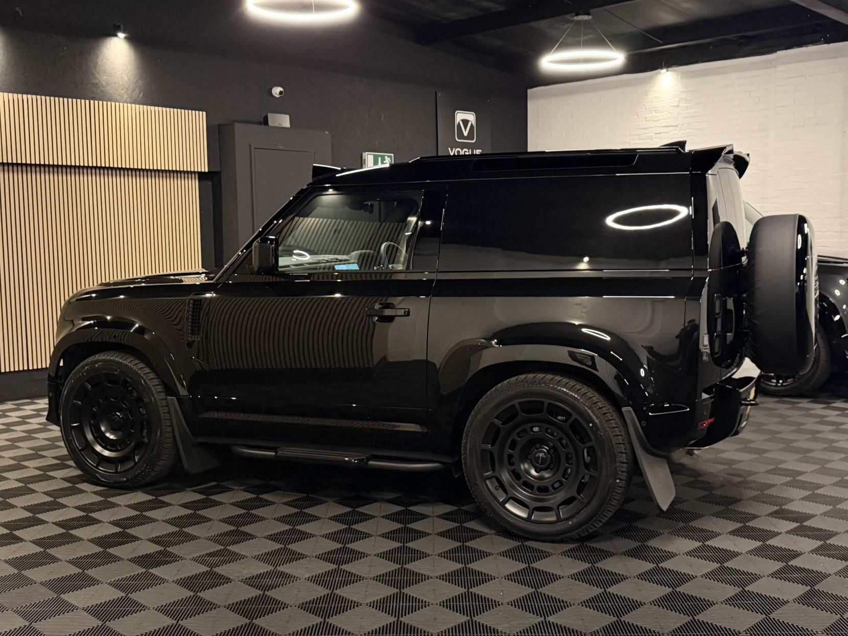 Land Rover Defender 90 3.0 D250 MHEV X-Dynamic SE Hard Top SUV 3dr Diesel Auto 4WD SWB Euro 6 (s/s) (249 ps)