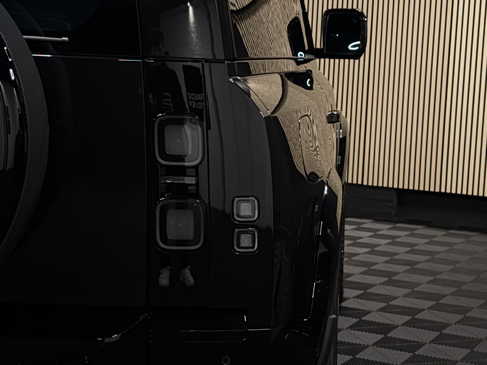 Land Rover Defender 90 3.0 D250 MHEV X-Dynamic SE Hard Top SUV 3dr Diesel Auto 4WD SWB Euro 6 (s/s) (249 ps)