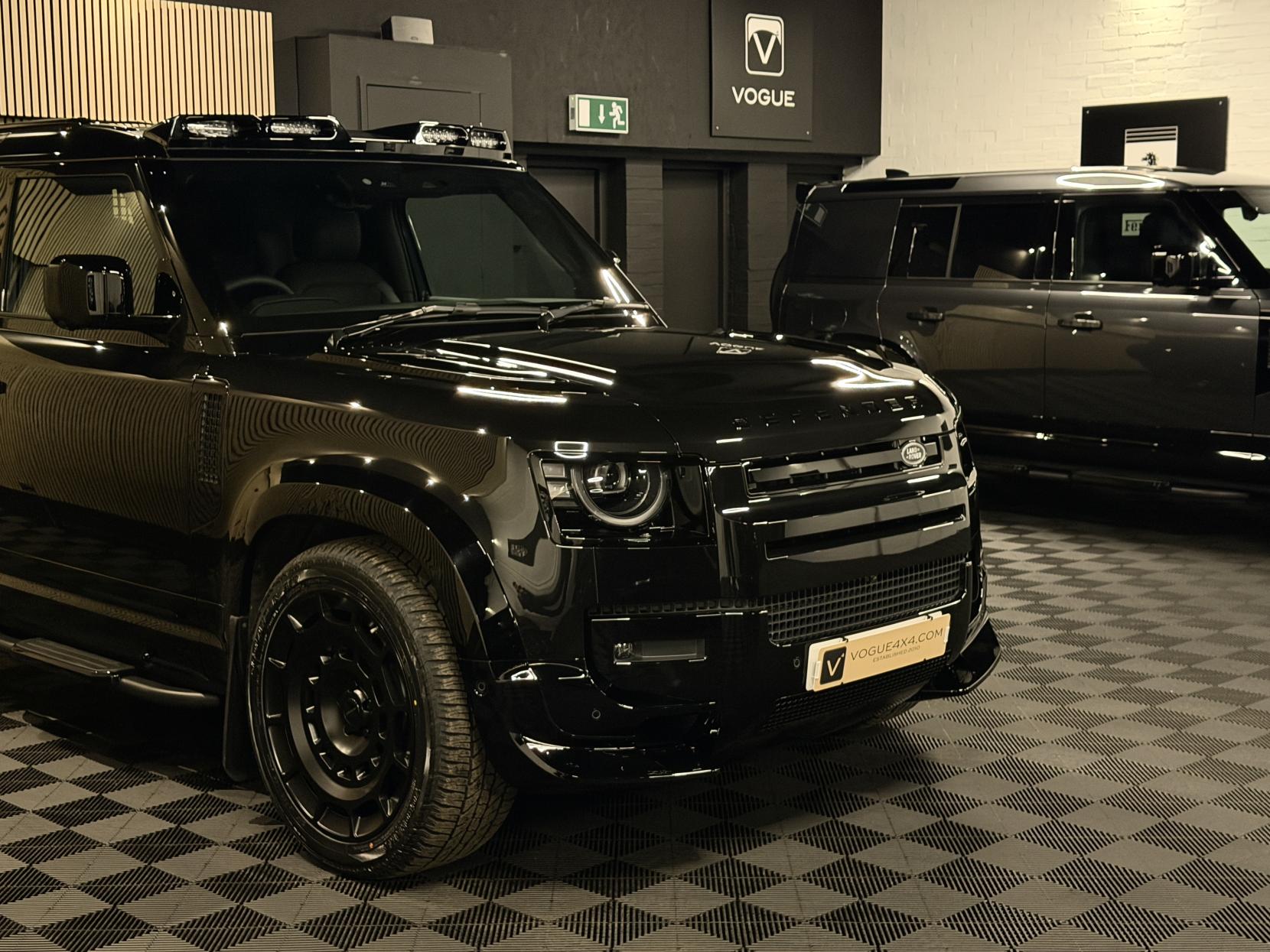 Land Rover Defender 90 3.0 D250 MHEV X-Dynamic SE Hard Top SUV 3dr Diesel Auto 4WD SWB Euro 6 (s/s) (249 ps)