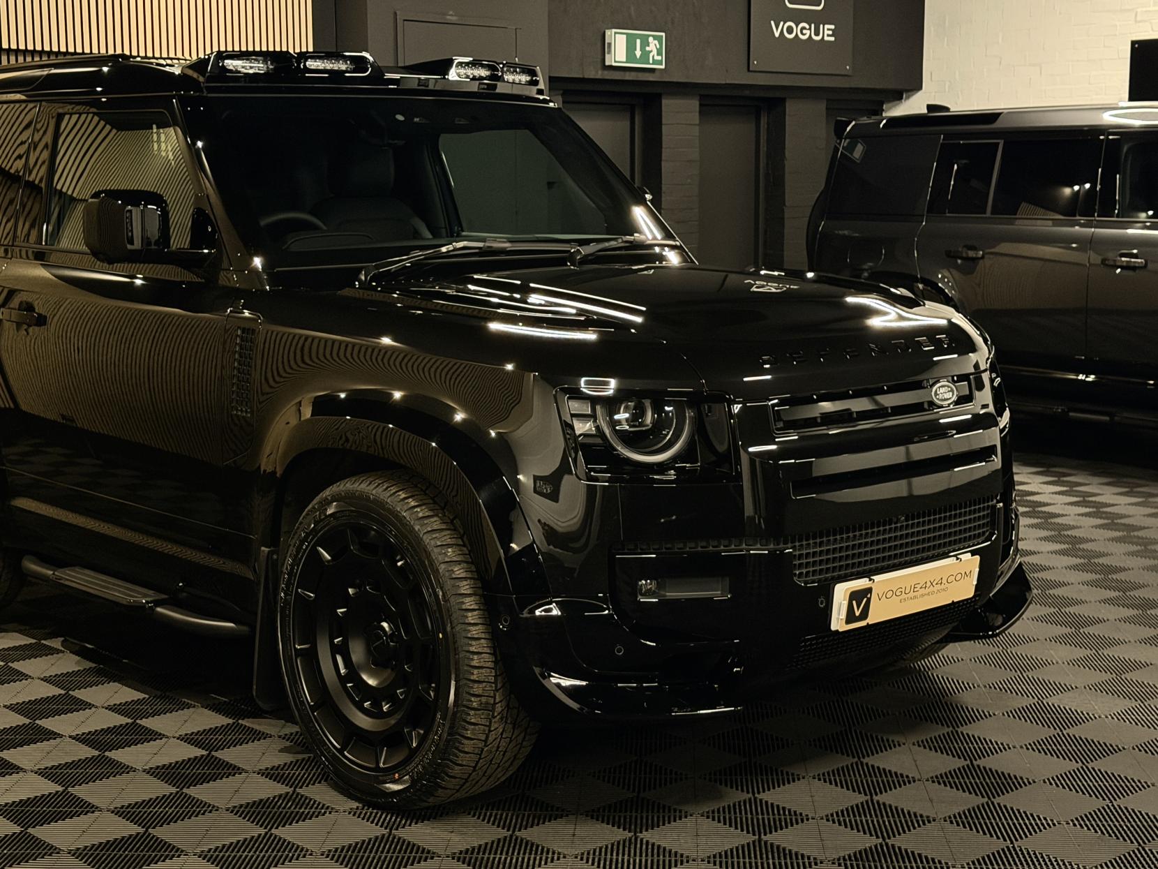 Land Rover Defender 90 3.0 D250 MHEV X-Dynamic SE Hard Top SUV 3dr Diesel Auto 4WD SWB Euro 6 (s/s) (249 ps)