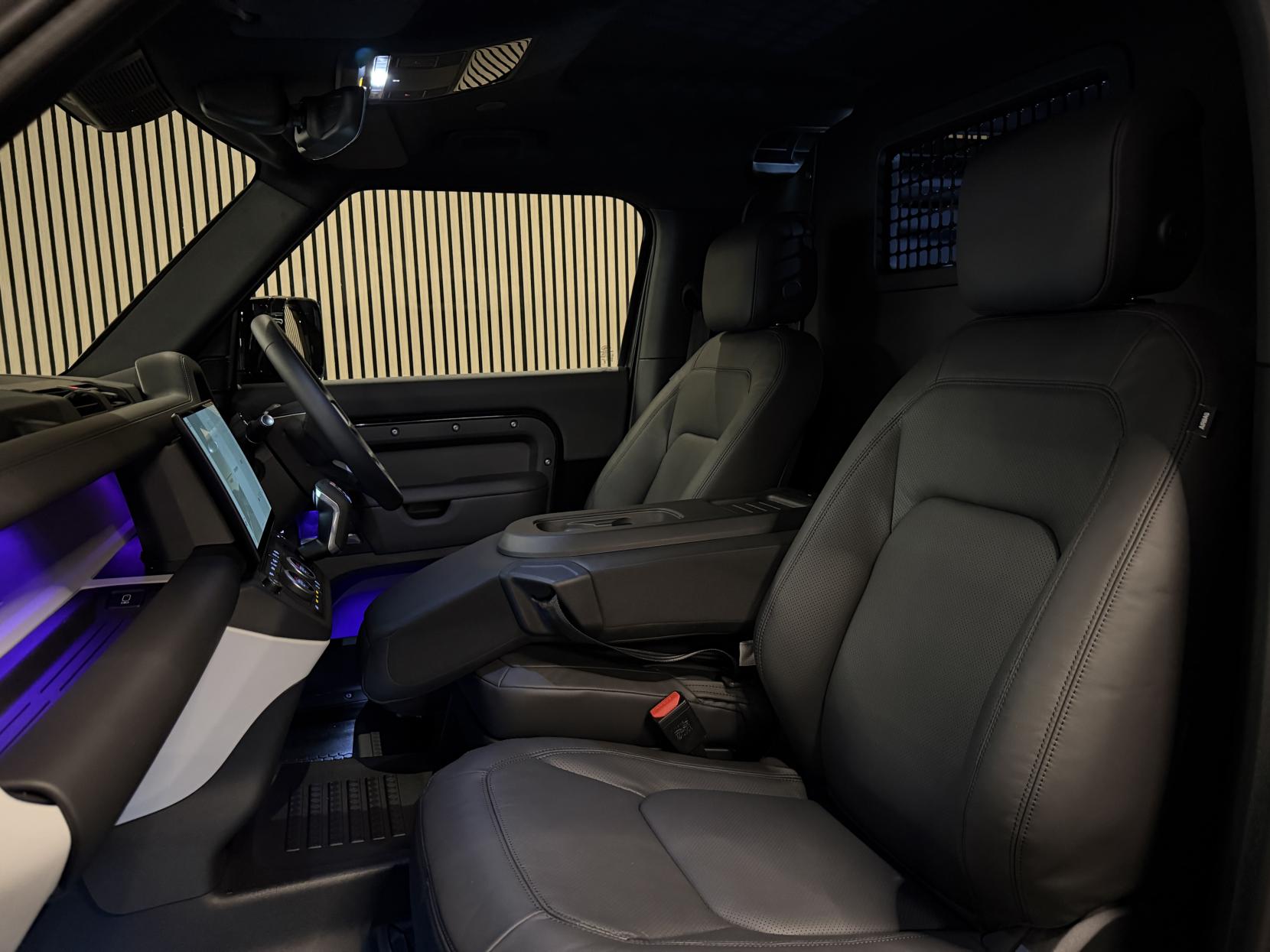 Land Rover Defender 90 3.0 D350 MHEV X-Dynamic HSE Hard Top SUV 3dr Diesel Auto 4WD SWB Euro 6 (s/s) (350 ps)