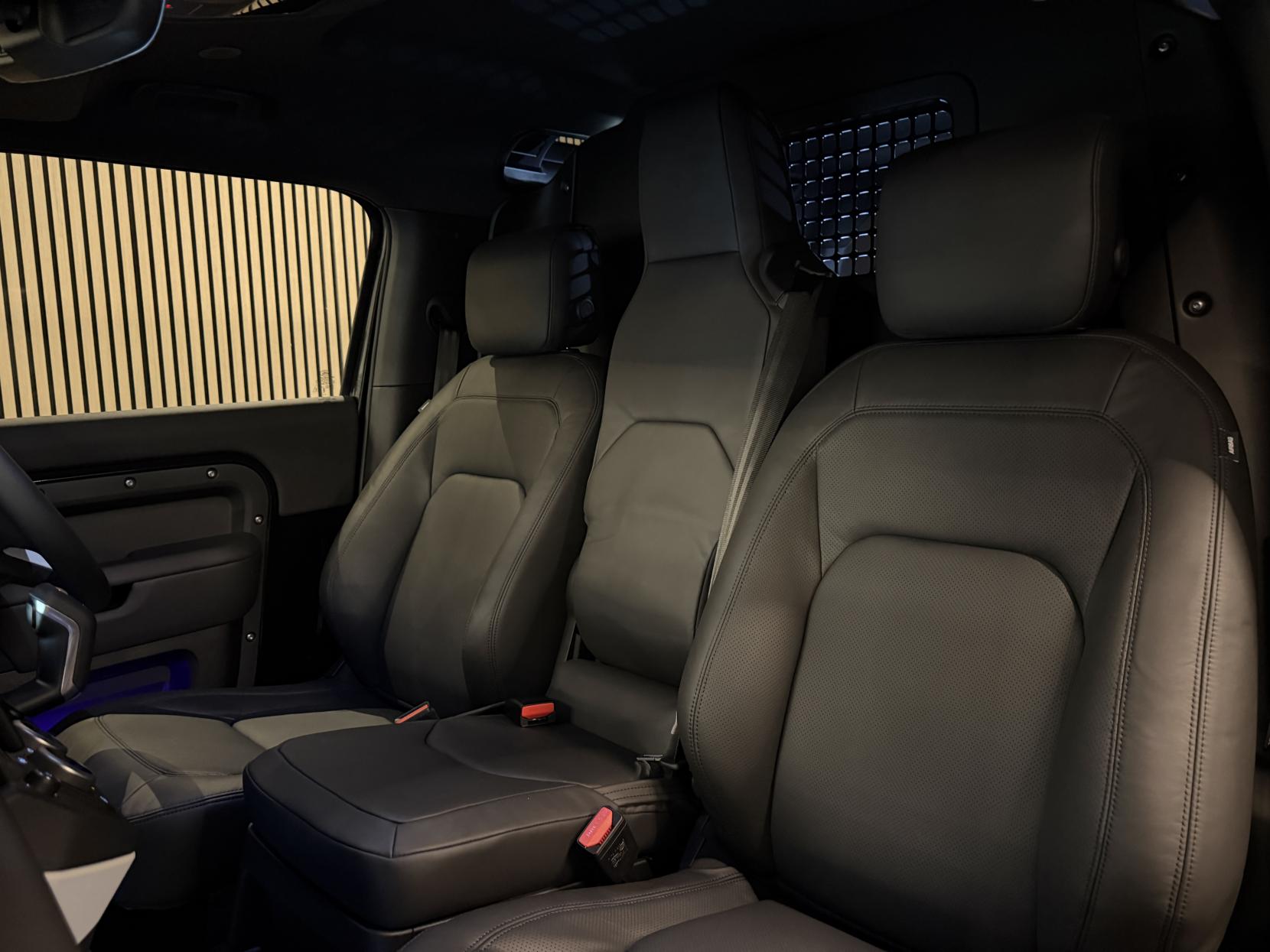 Land Rover Defender 90 3.0 D350 MHEV X-Dynamic HSE Hard Top SUV 3dr Diesel Auto 4WD SWB Euro 6 (s/s) (350 ps)