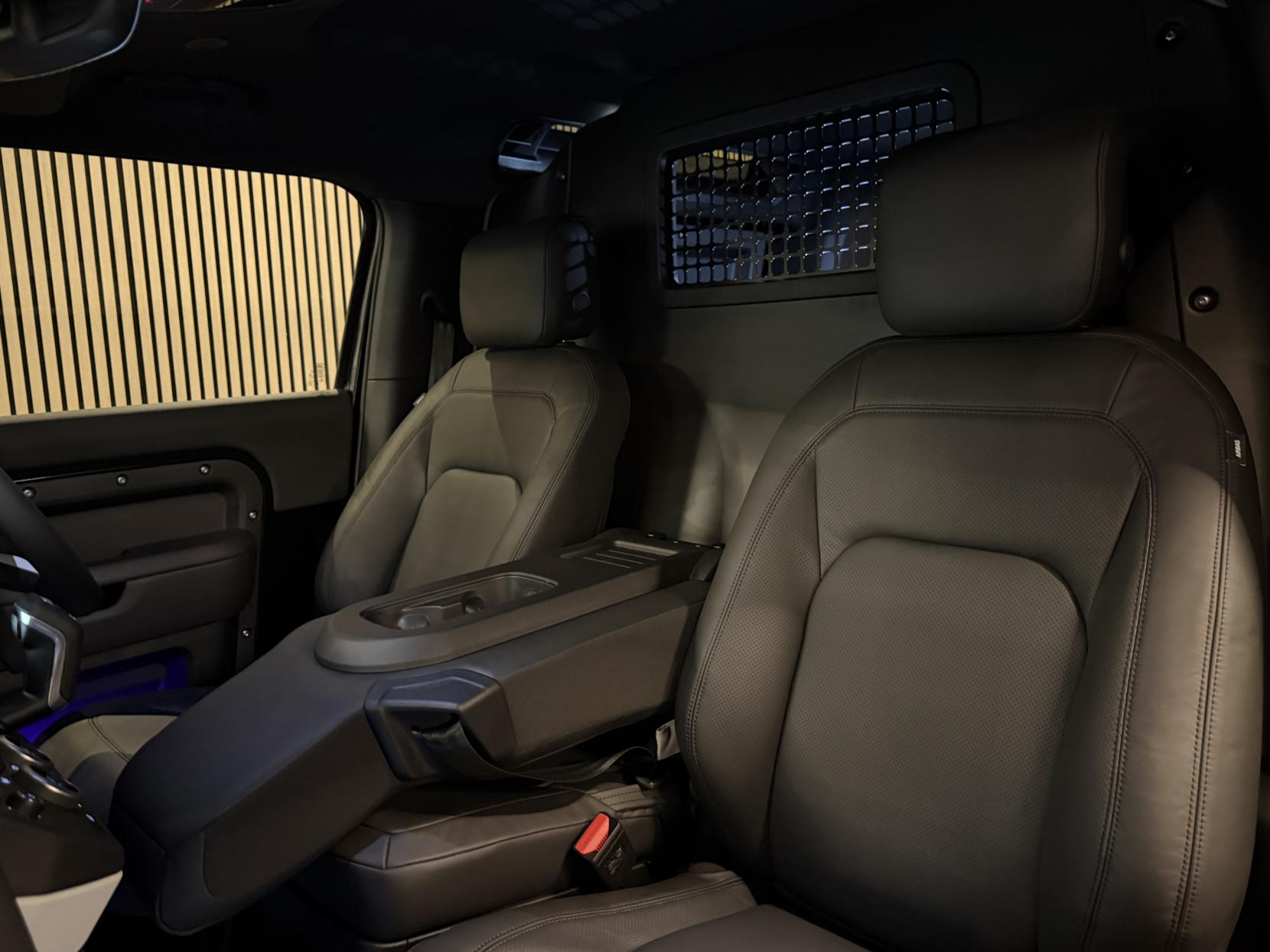 Land Rover Defender 90 3.0 D350 MHEV X-Dynamic HSE Hard Top SUV 3dr Diesel Auto 4WD SWB Euro 6 (s/s) (350 ps)