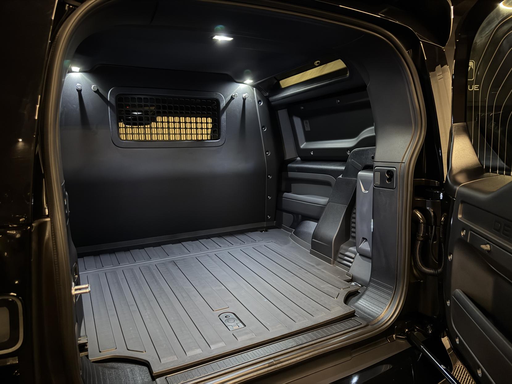 Land Rover Defender 90 3.0 D350 MHEV X-Dynamic HSE Hard Top SUV 3dr Diesel Auto 4WD SWB Euro 6 (s/s) (350 ps)