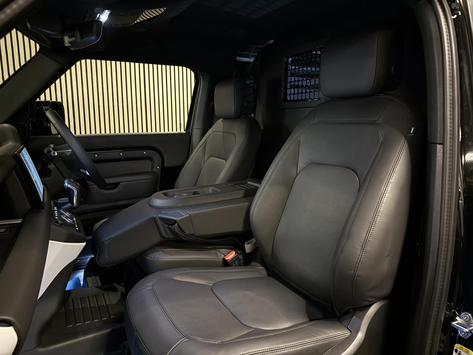 Land Rover Defender 90 3.0 D350 MHEV X-Dynamic HSE Hard Top SUV 3dr Diesel Auto 4WD SWB Euro 6 (s/s) (350 ps)