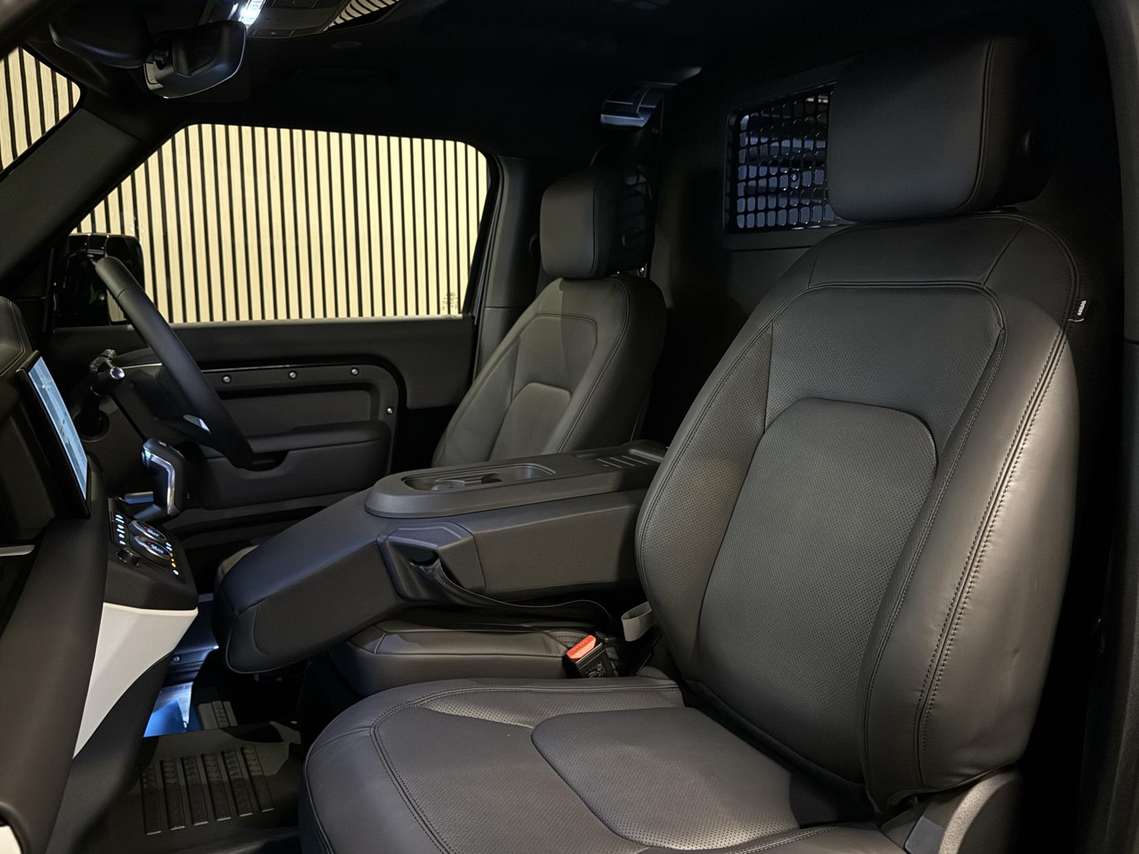 Land Rover Defender 90 3.0 D350 MHEV X-Dynamic HSE Hard Top SUV 3dr Diesel Auto 4WD SWB Euro 6 (s/s) (350 ps)