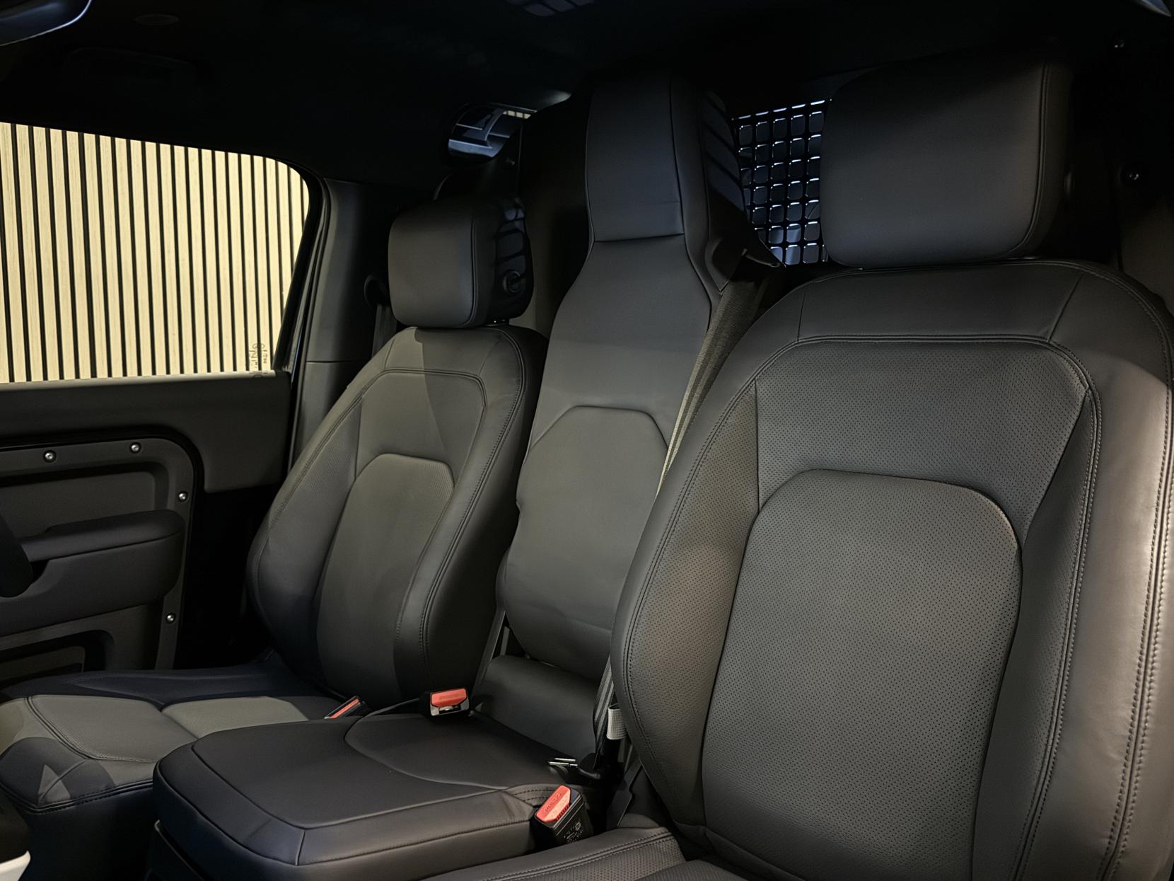 Land Rover Defender 90 3.0 D350 MHEV X-Dynamic HSE Hard Top SUV 3dr Diesel Auto 4WD SWB Euro 6 (s/s) (350 ps)