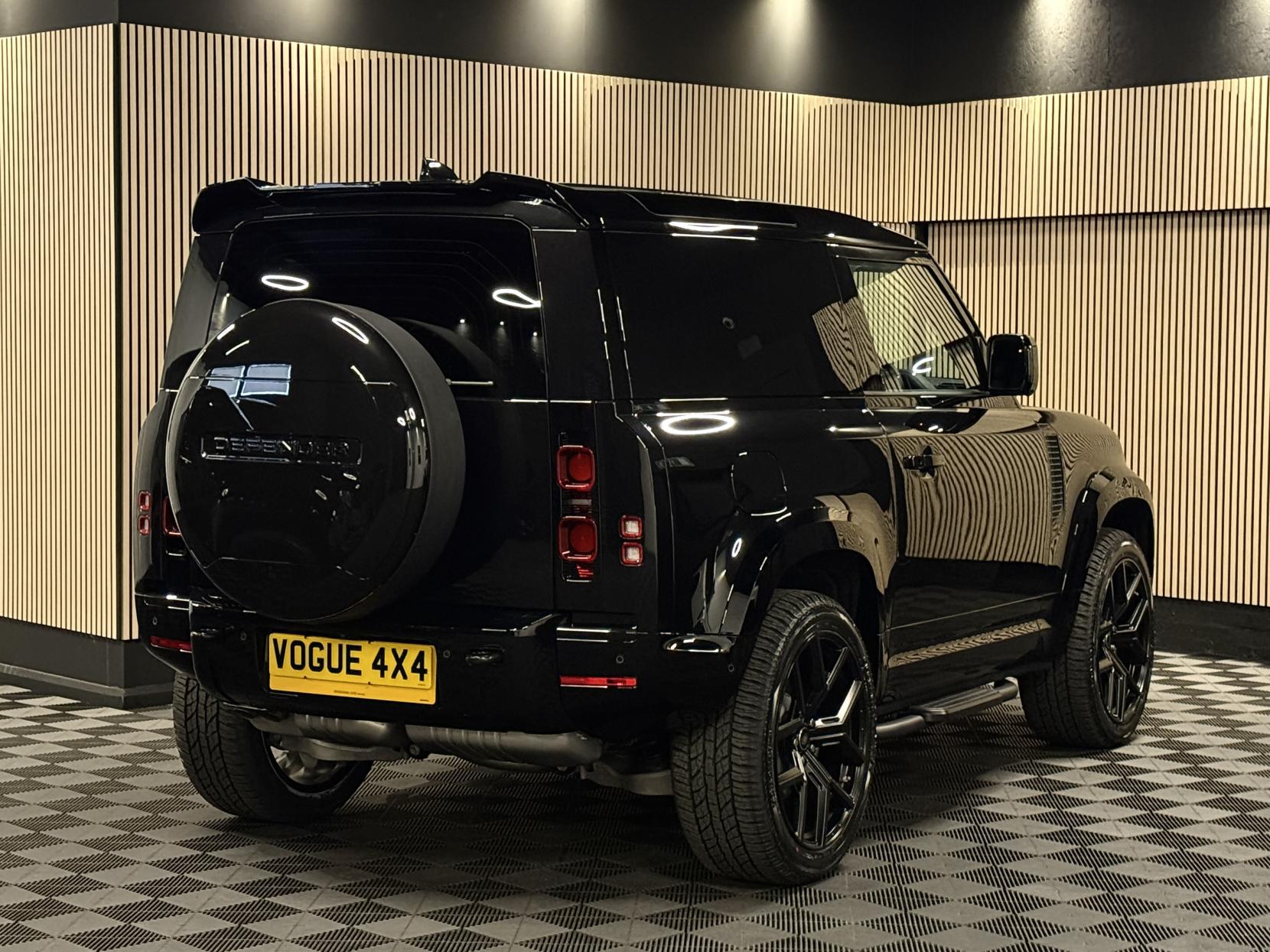 Land Rover Defender 90 3.0 D350 MHEV X-Dynamic HSE Hard Top SUV 3dr Diesel Auto 4WD SWB Euro 6 (s/s) (350 ps)