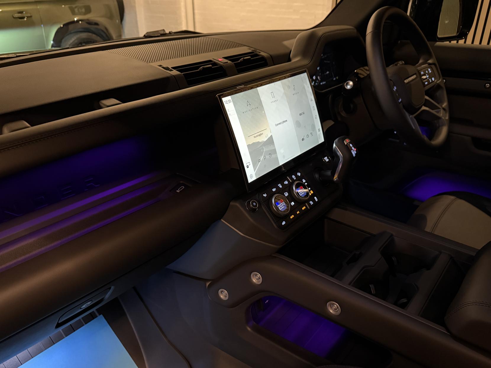 Land Rover Defender 90 3.0 D350 MHEV X-Dynamic HSE Hard Top SUV 3dr Diesel Auto 4WD SWB Euro 6 (s/s) (350 ps)