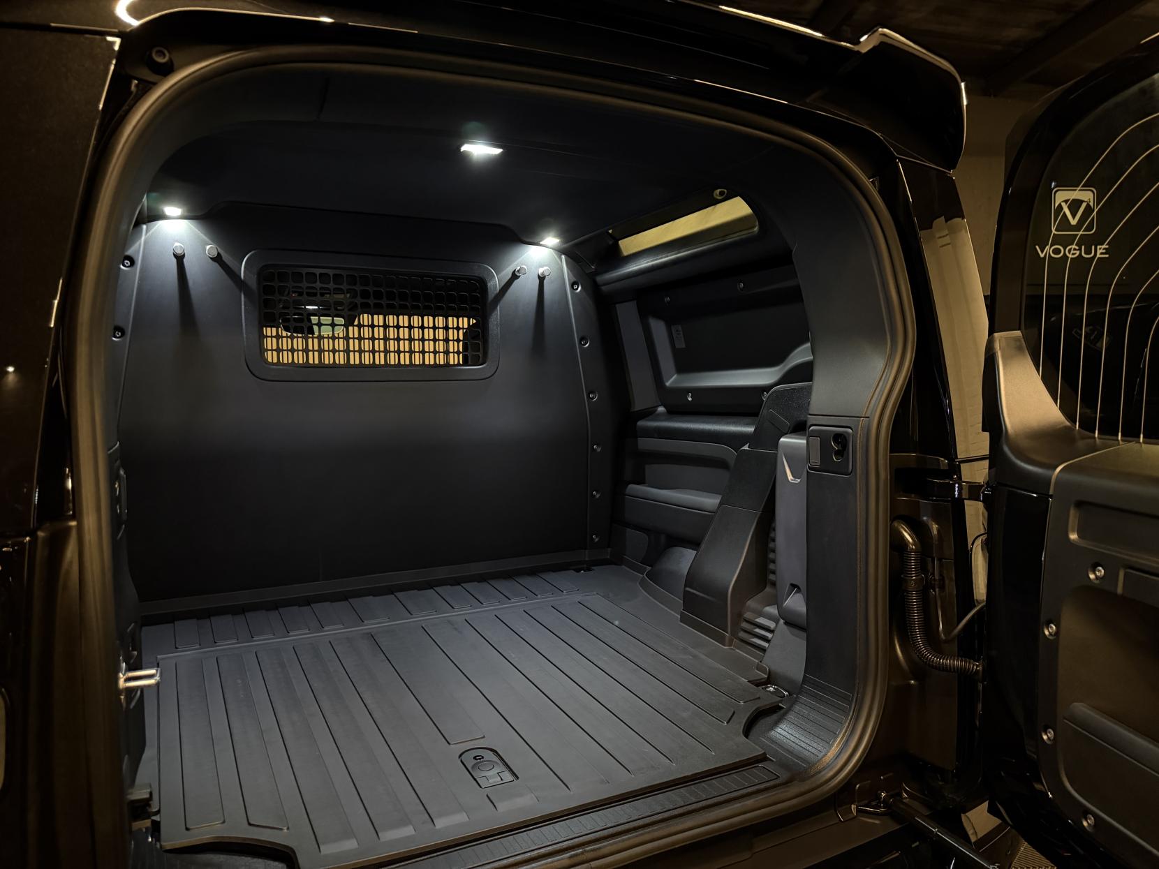 Land Rover Defender 90 3.0 D350 MHEV X-Dynamic HSE Hard Top SUV 3dr Diesel Auto 4WD SWB Euro 6 (s/s) (350 ps)