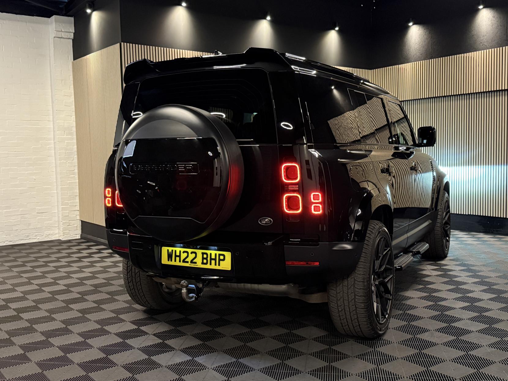 Land Rover Defender 110 3.0 D250 MHEV SE Hard Top SUV 5dr Diesel Auto 4WD MWB Euro 6 (s/s) (250 ps)